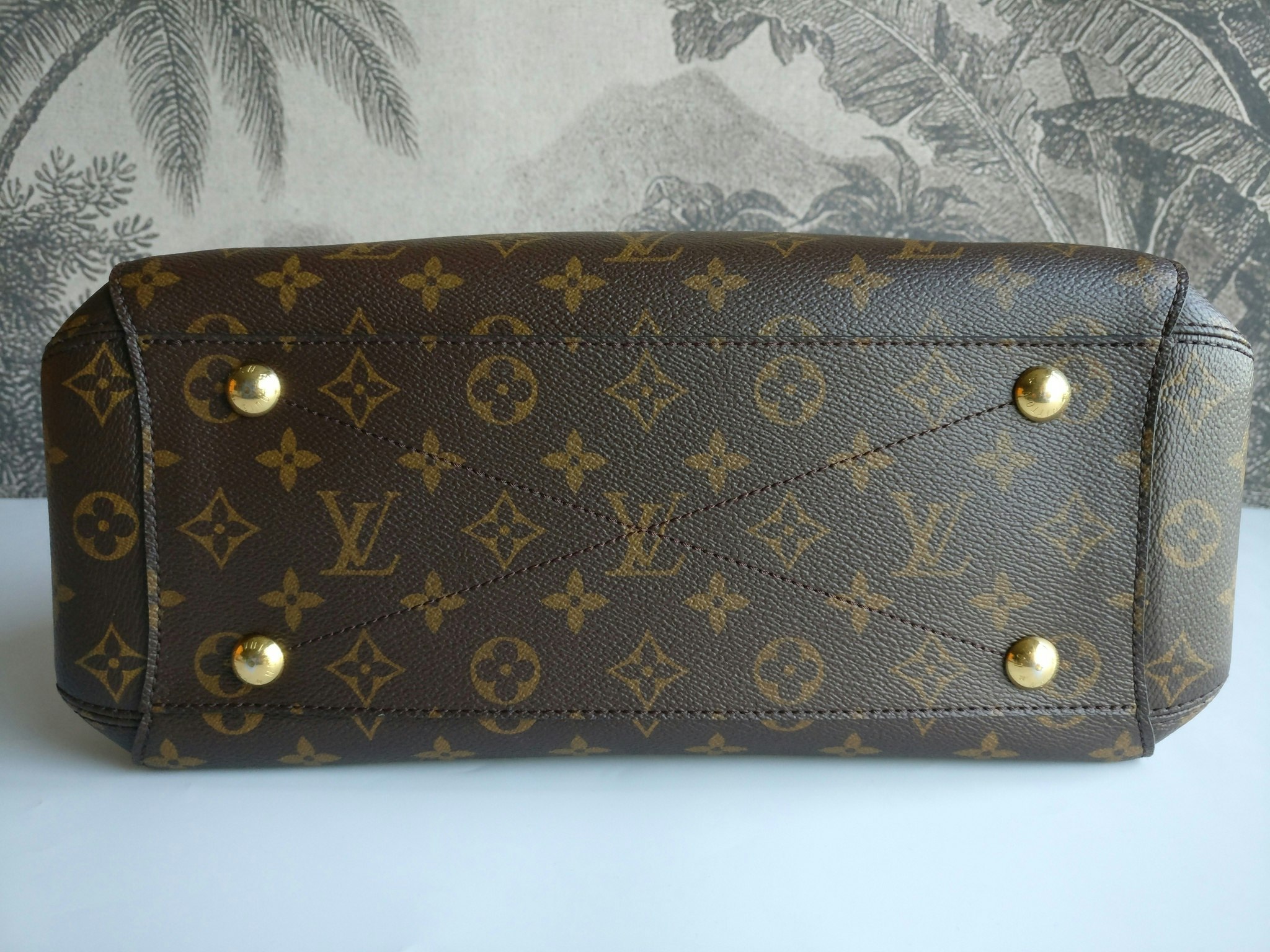 Louis Vuitton Montaigne MM