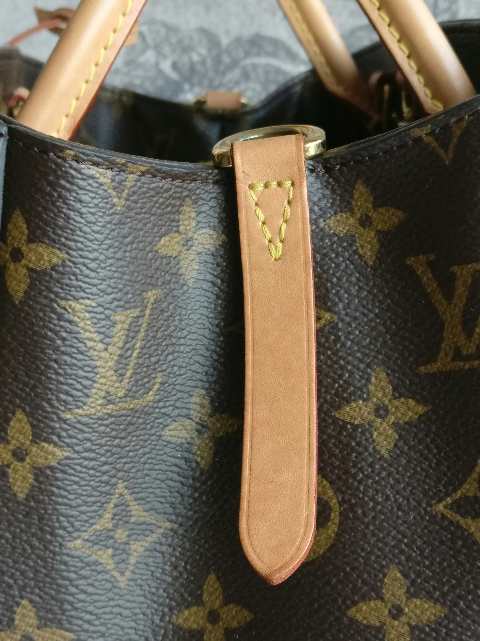 Louis Vuitton Montaigne MM