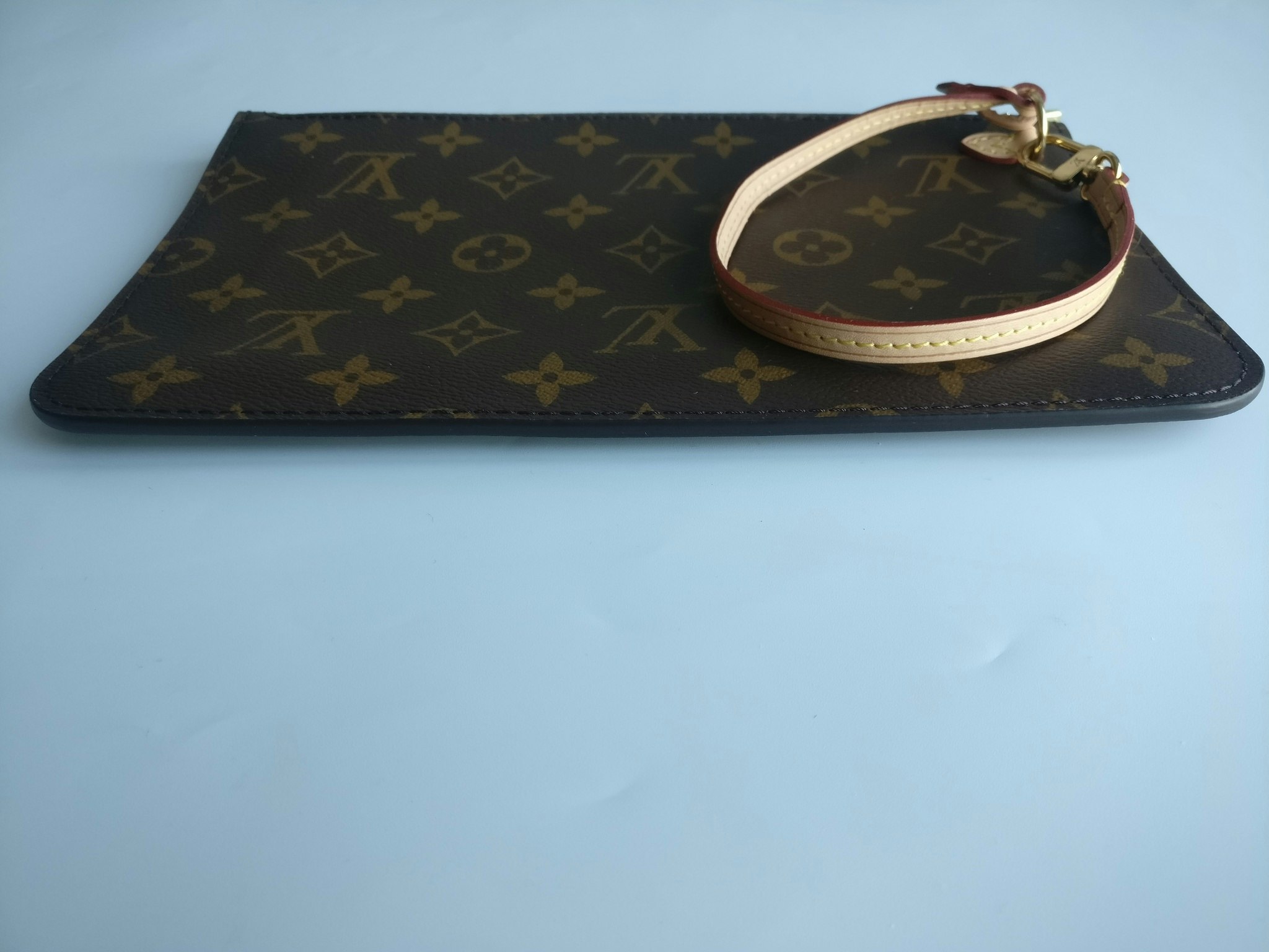 Louis Vuitton Neverfull MM pochette