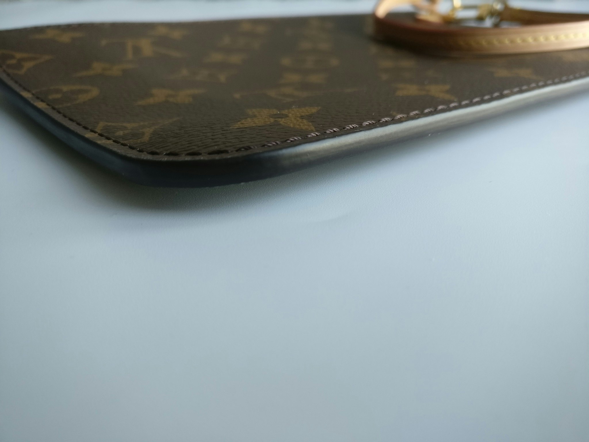 Louis Vuitton Neverfull MM pochette