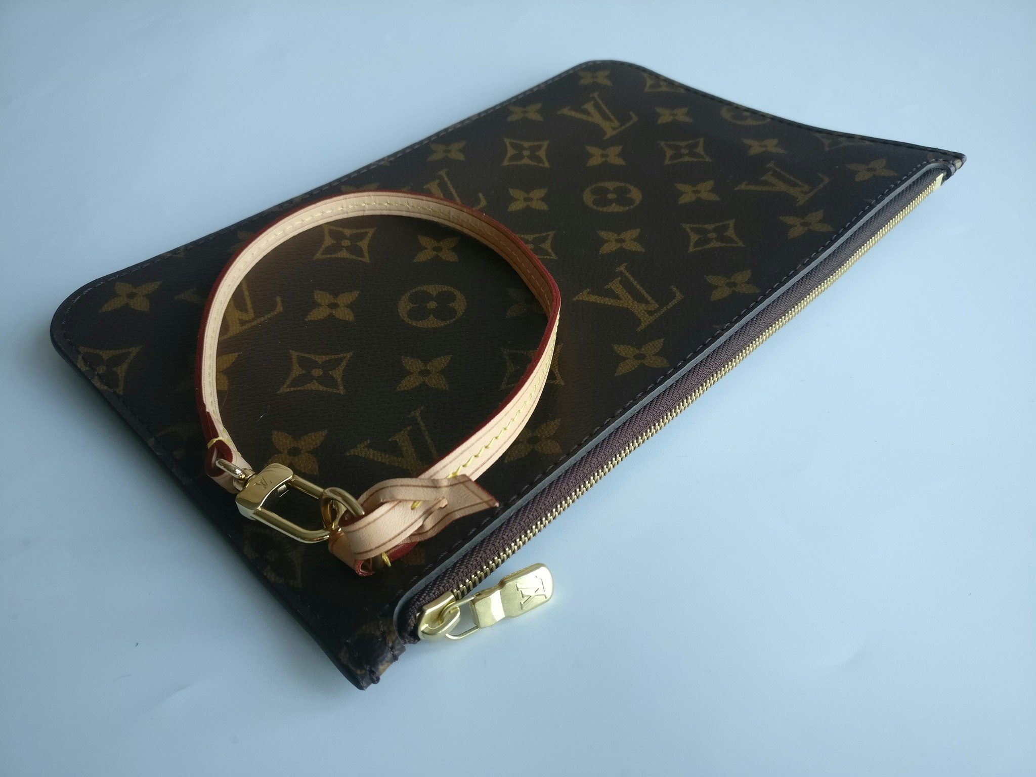Louis Vuitton Neverfull MM pochette