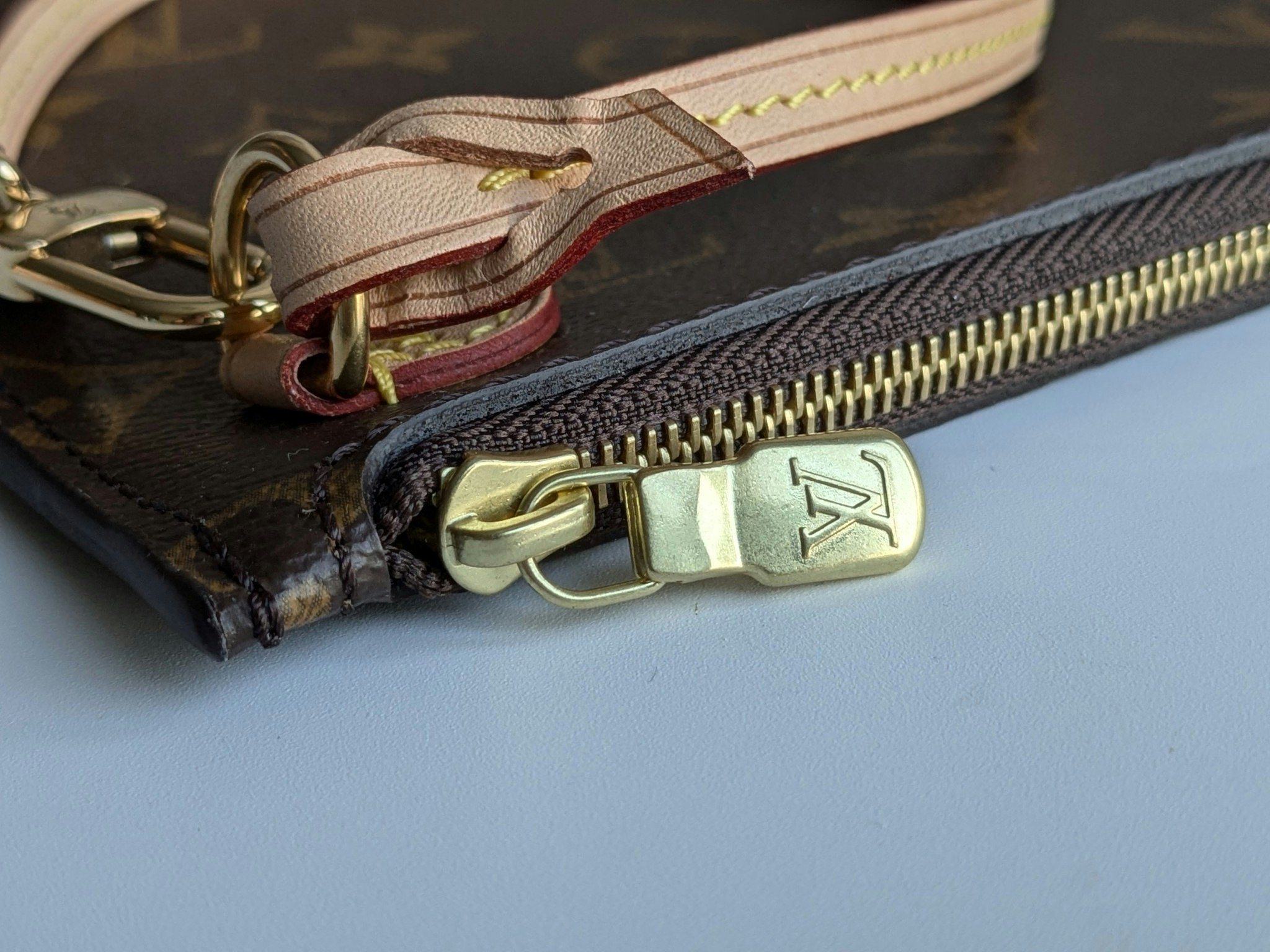 Louis Vuitton Neverfull MM pochette