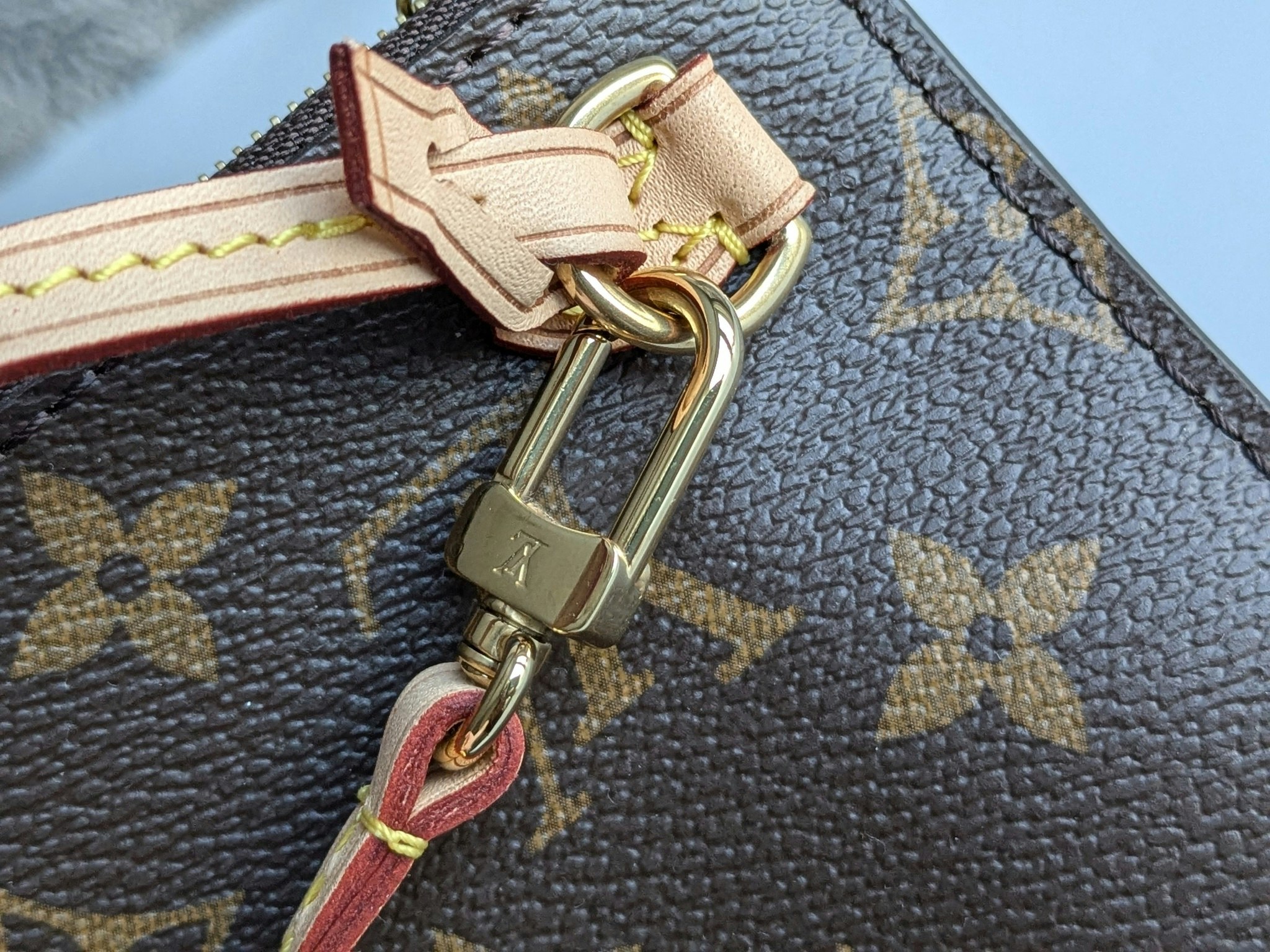 Louis Vuitton Neverfull MM pochette