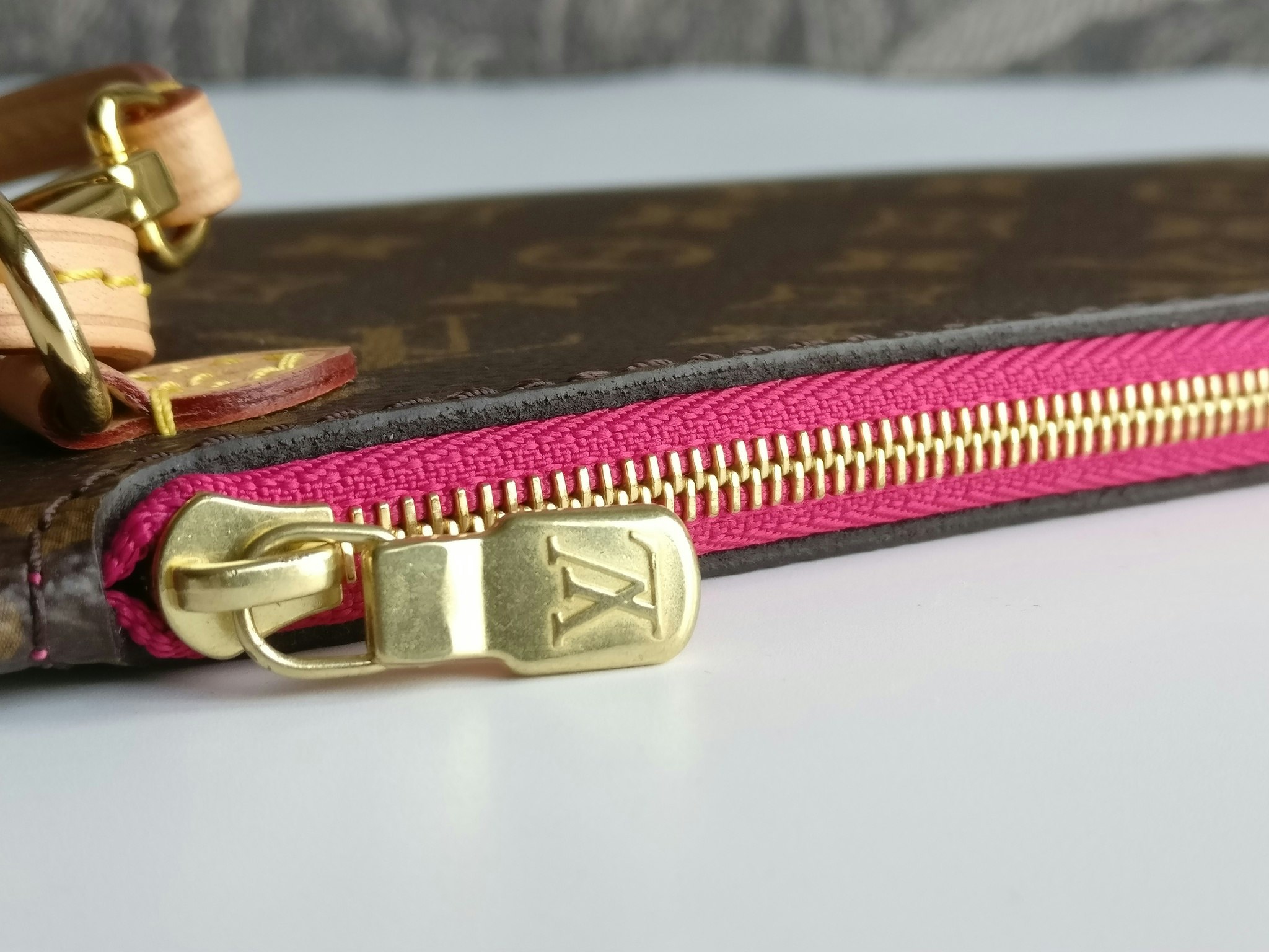 Louis Vuitton Neverfull MM pochette