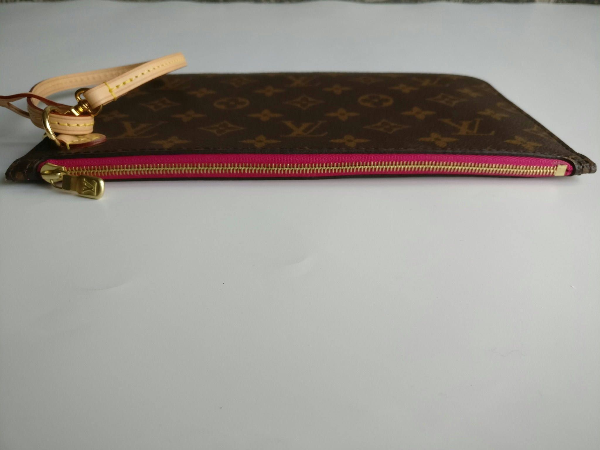 Louis Vuitton Neverfull MM pochette