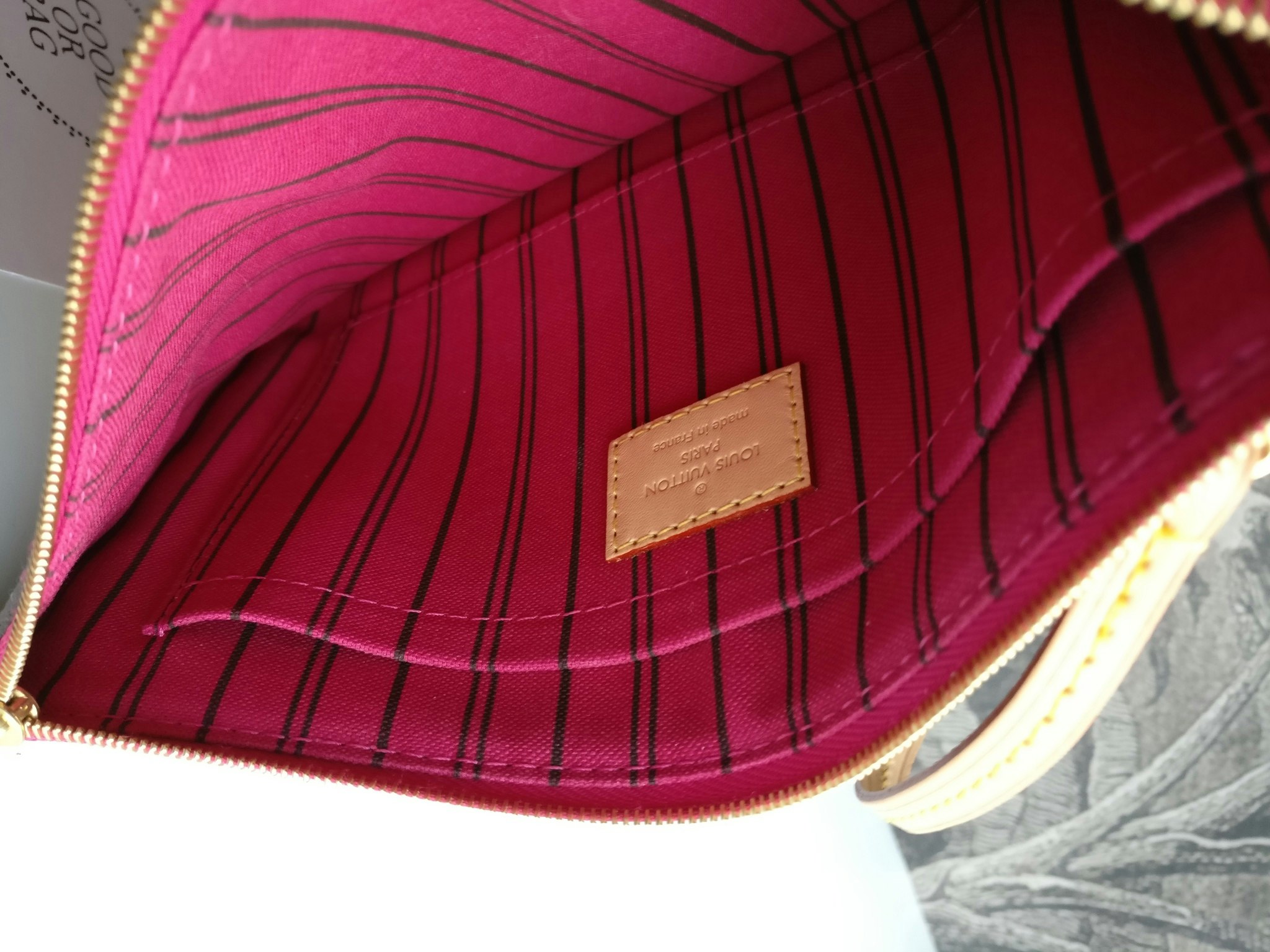 Louis Vuitton Neverfull MM pochette