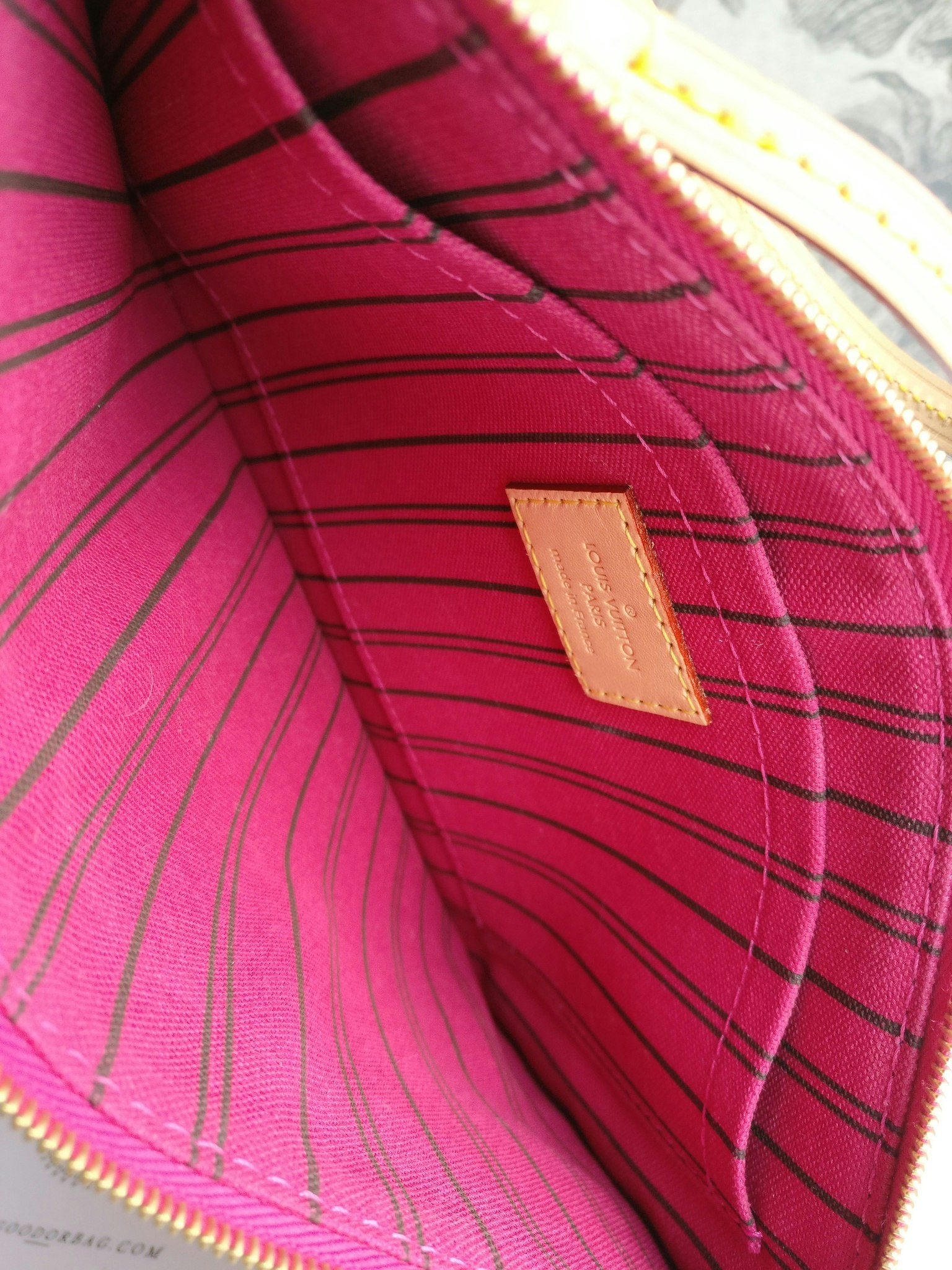 Louis Vuitton Neverfull MM pochette
