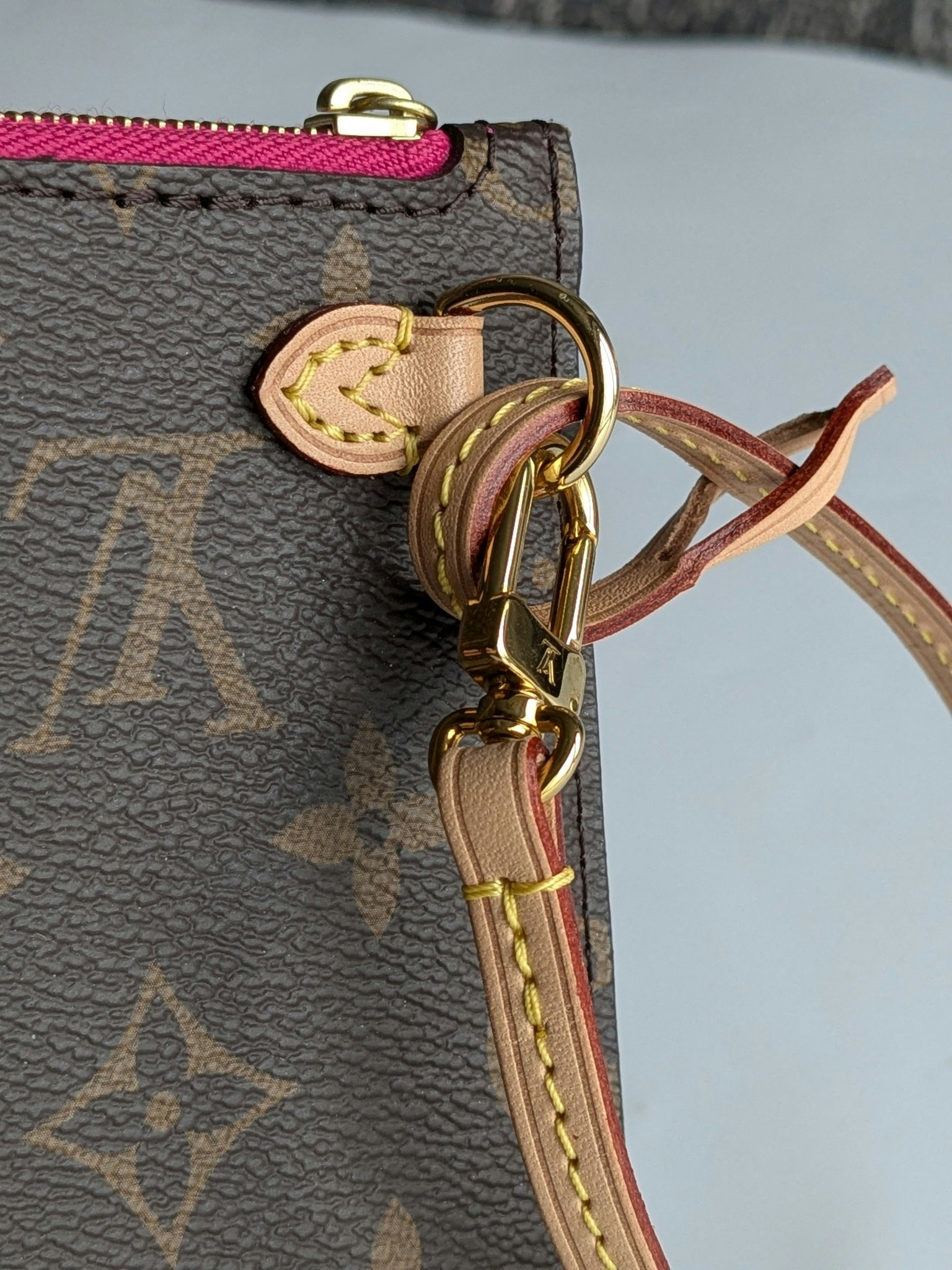 Louis Vuitton Neverfull MM pochette