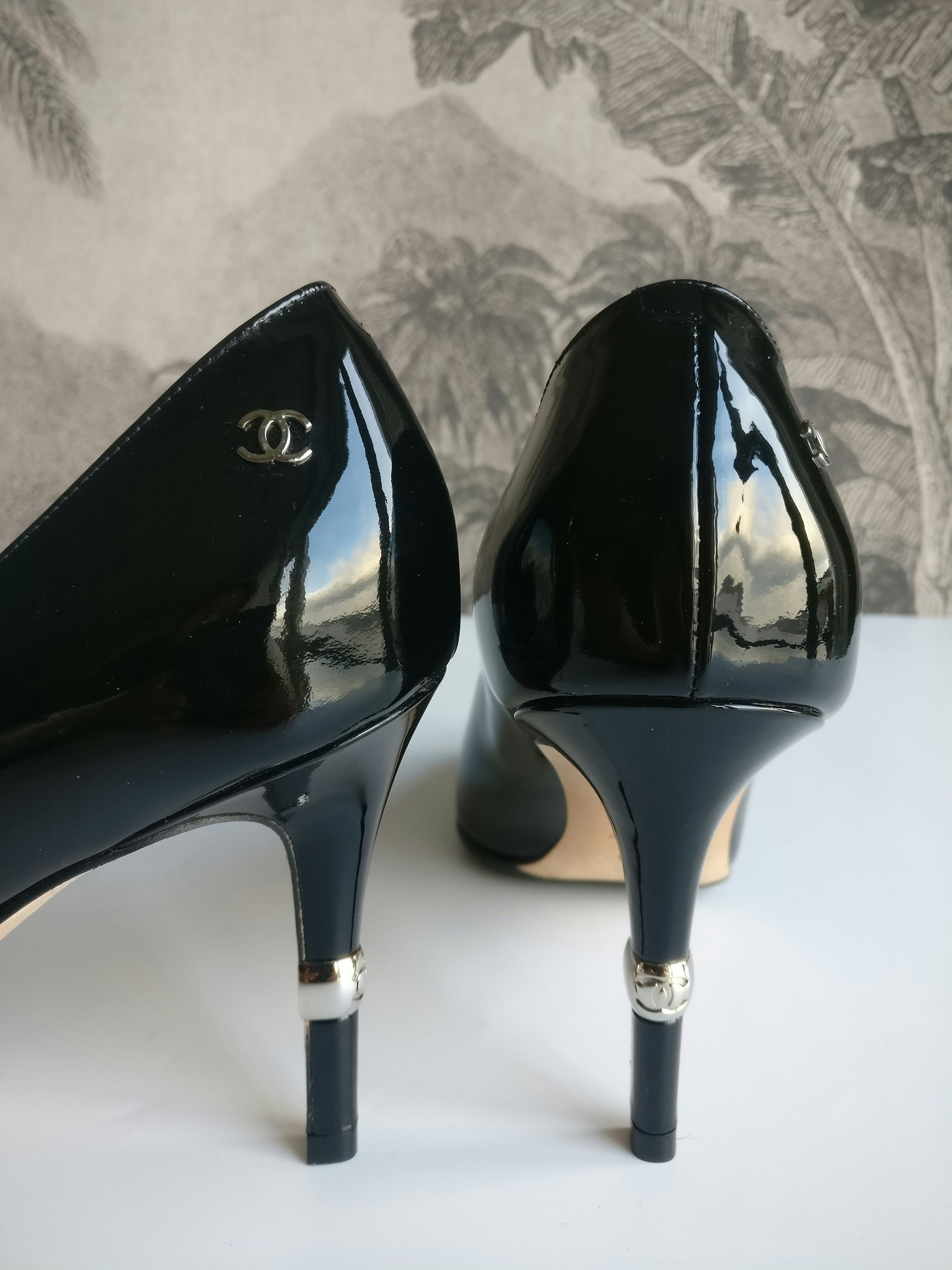 Chanel patent calfskin heels 39 1/2 C
