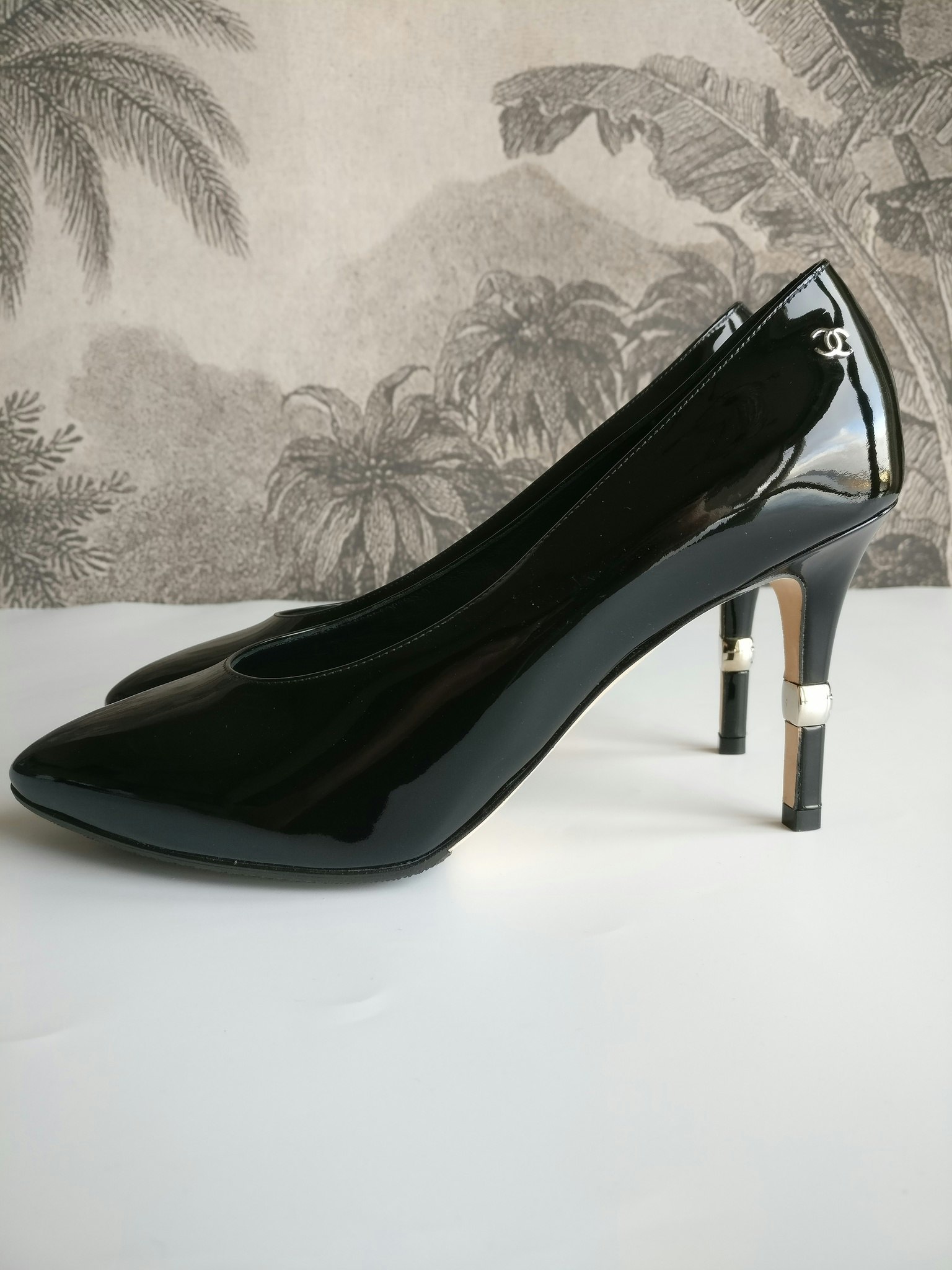 Chanel patent calfskin heels 39 1/2 C