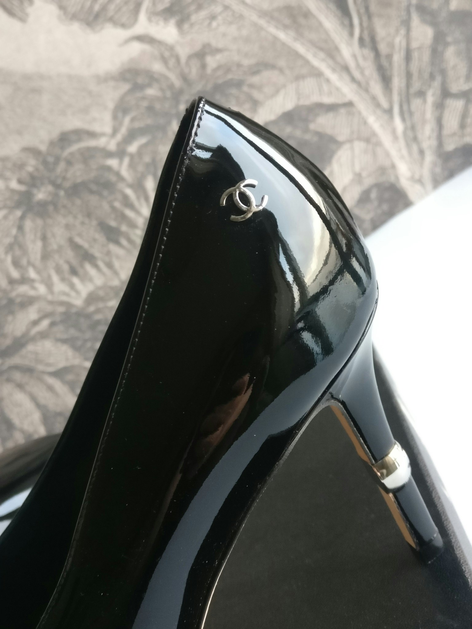 Chanel patent calfskin heels 39 1/2 C
