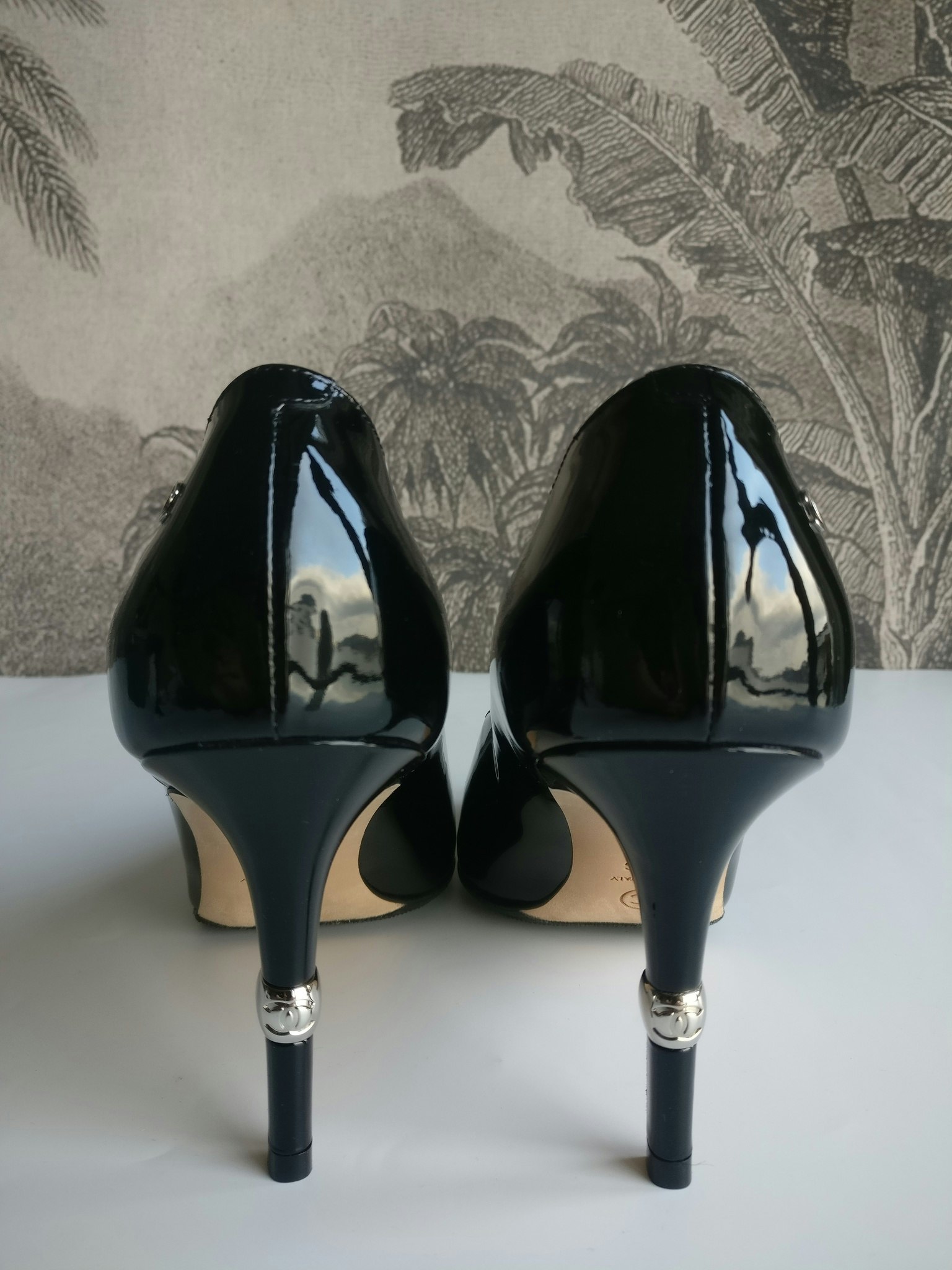 Chanel patent calfskin heels 39 1/2 C