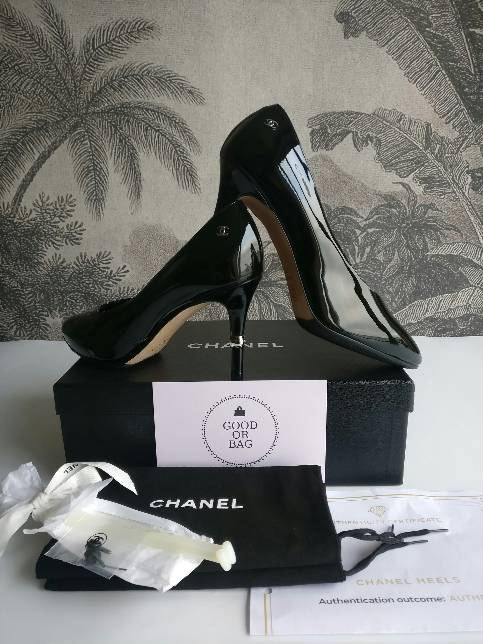 Chanel patent calfskin heels 39 1/2 C