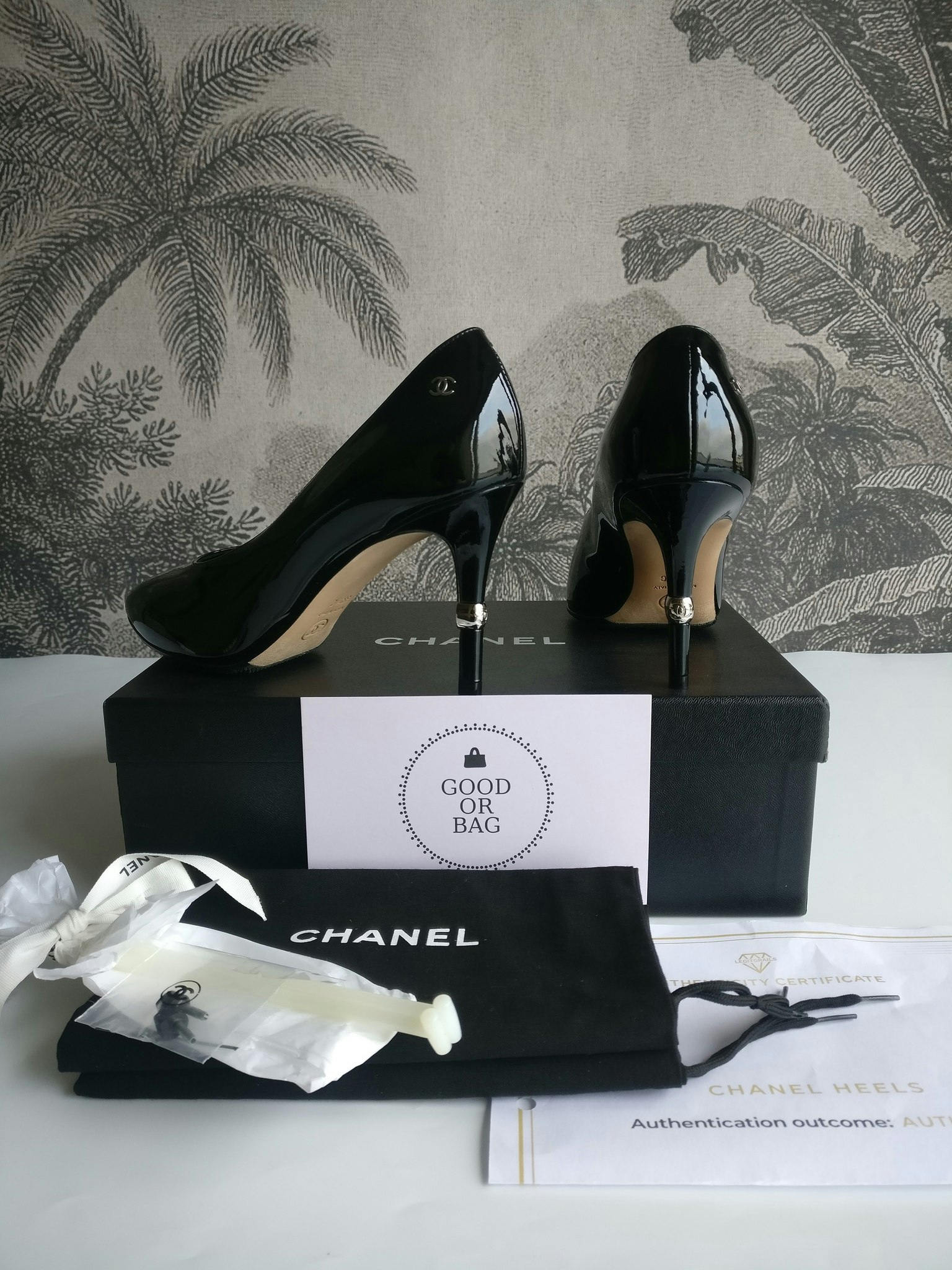 Chanel patent calfskin heels 39 1/2 C