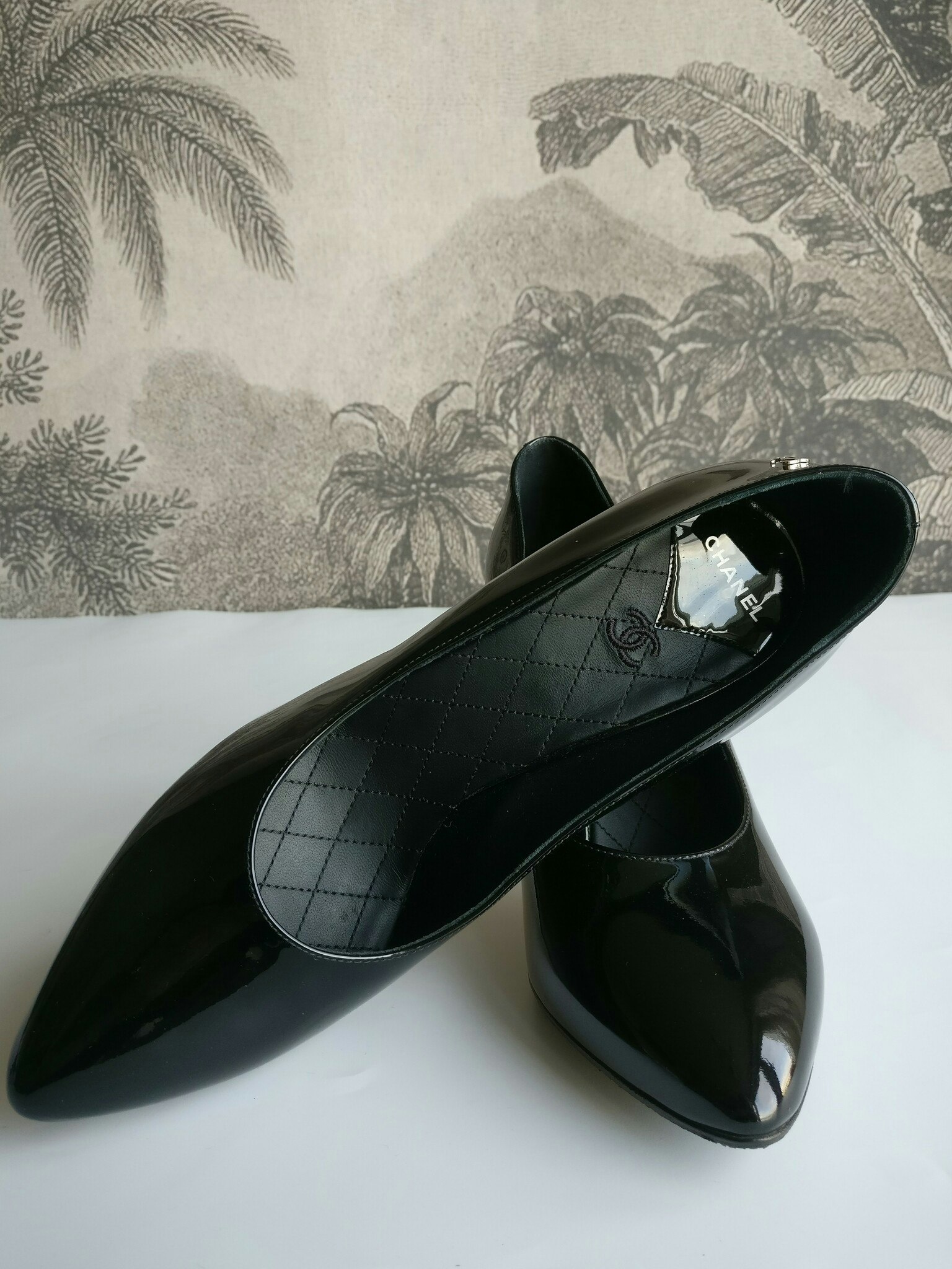 Chanel patent calfskin heels 39 1/2 C