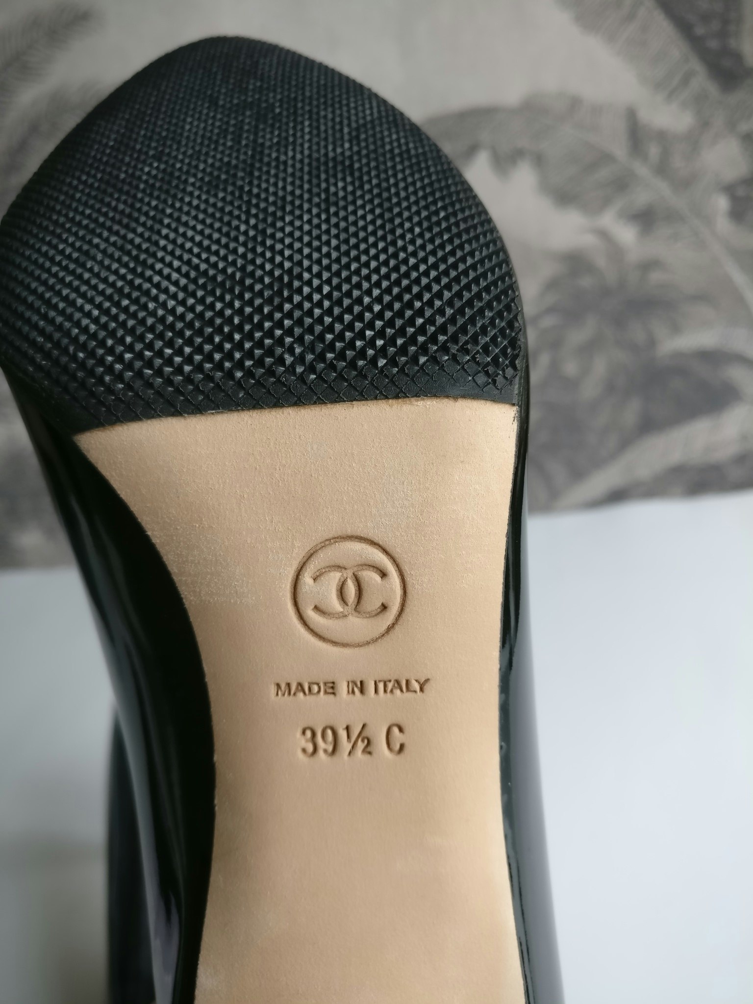 Chanel patent calfskin heels 39 1/2 C