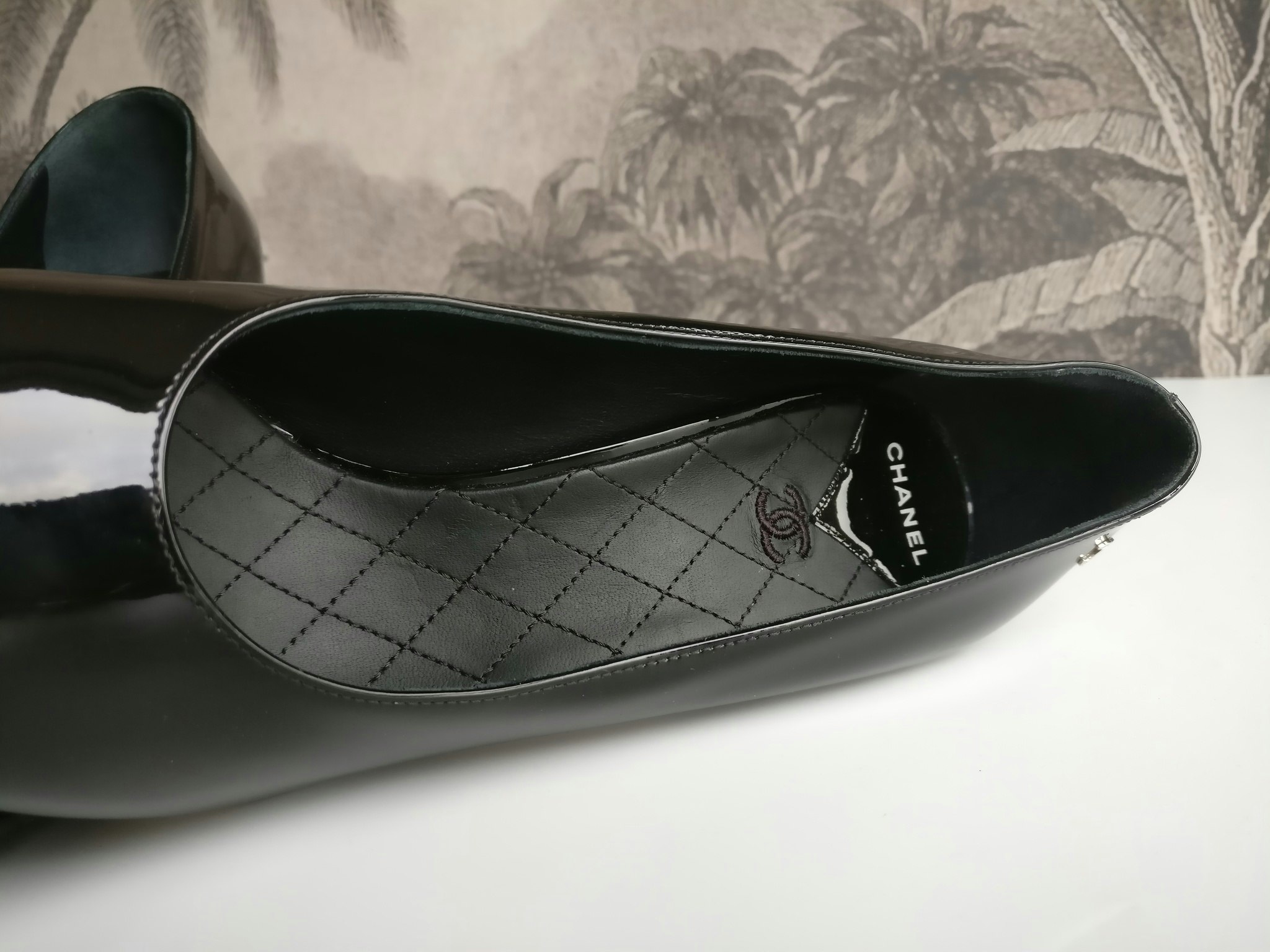 Chanel patent calfskin heels 39 1/2 C