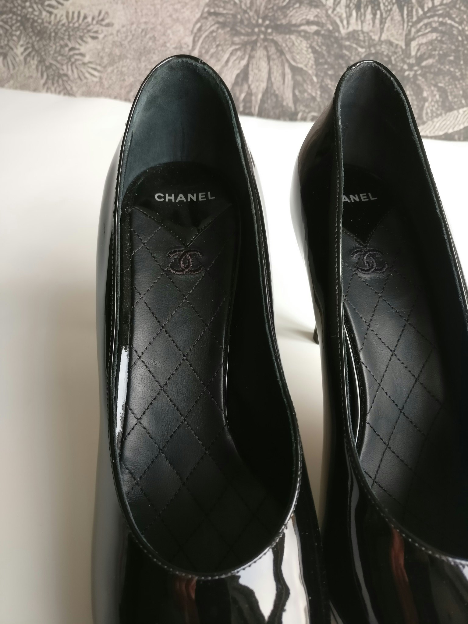 Chanel patent calfskin heels 39 1/2 C