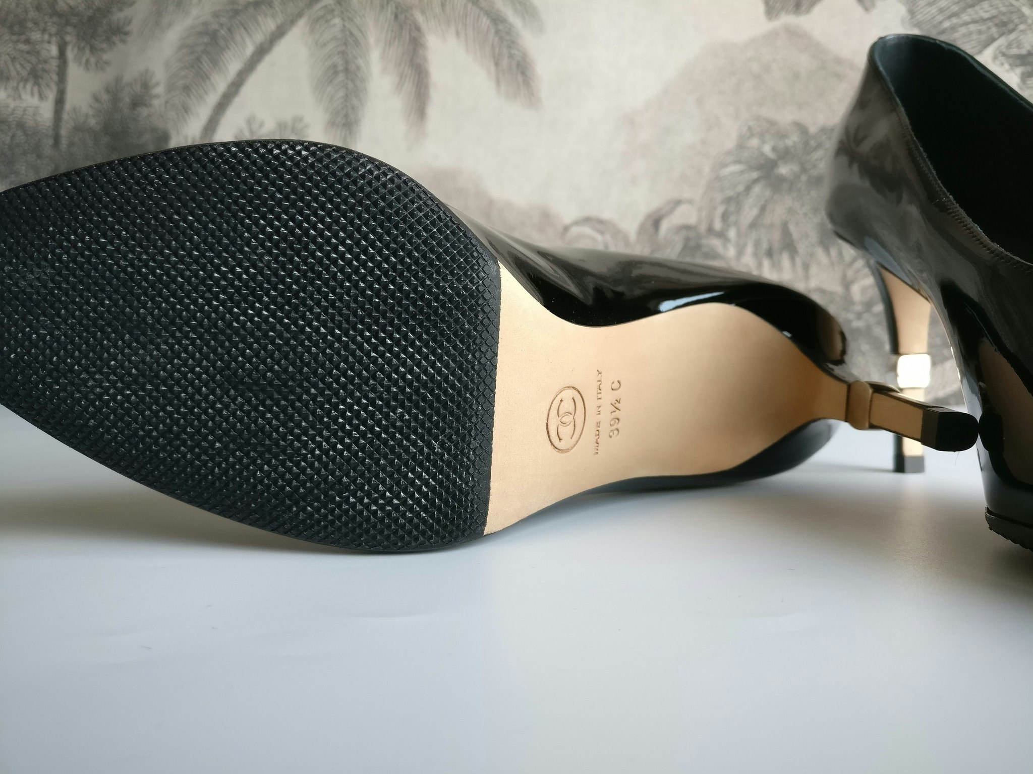Chanel patent calfskin heels 39 1/2 C