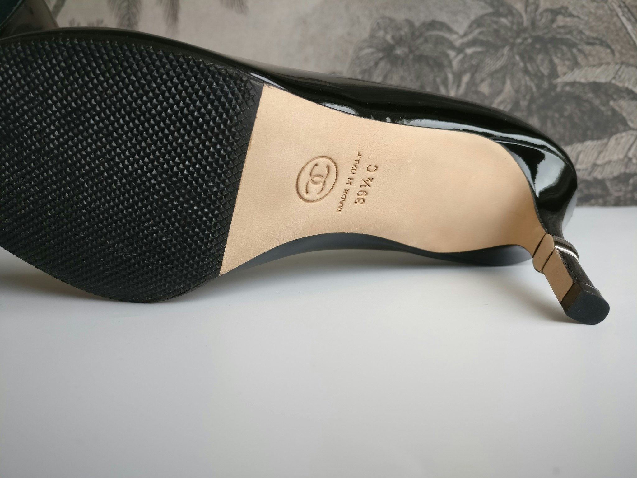 Chanel patent calfskin heels 39 1/2 C
