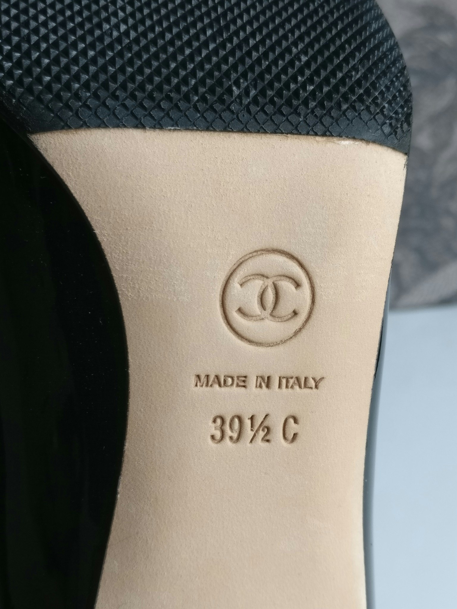 Chanel patent calfskin heels 39 1/2 C