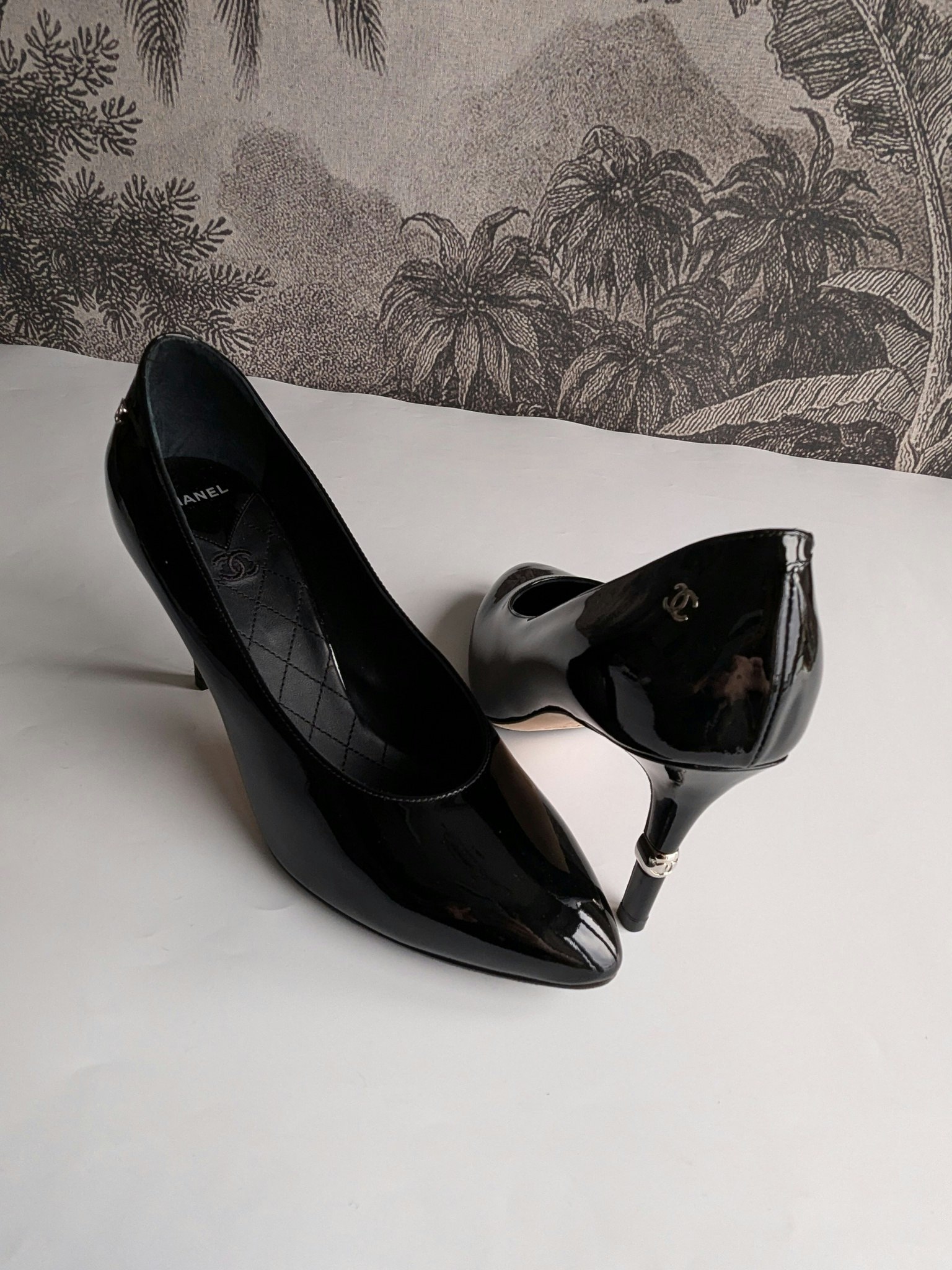 Chanel patent calfskin heels 39 1/2 C