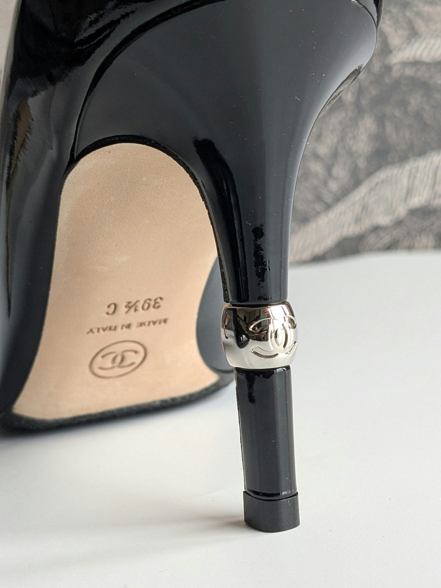Chanel patent calfskin heels 39 1/2 C