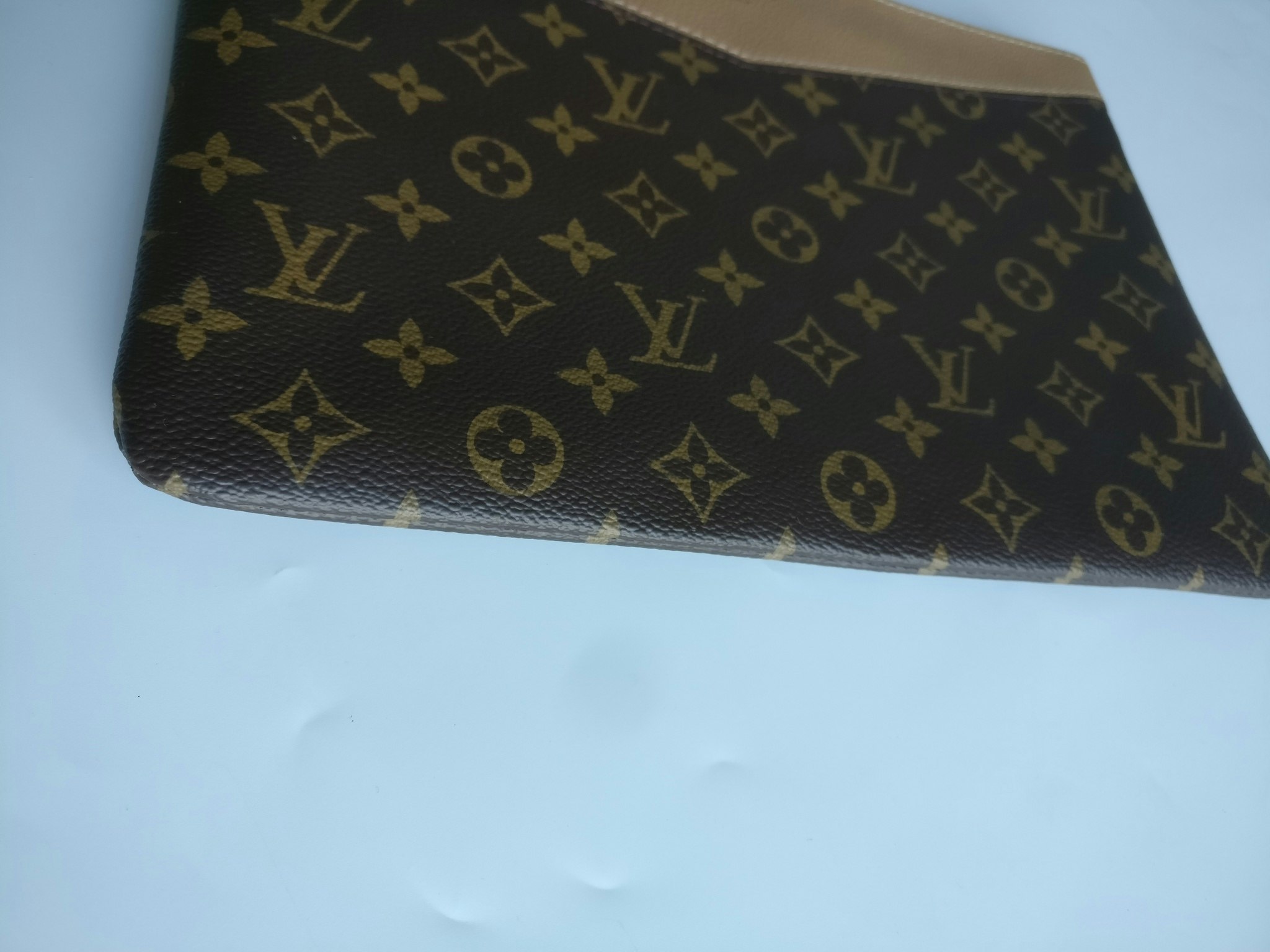 Louis Vuitton Daily pouch sesame