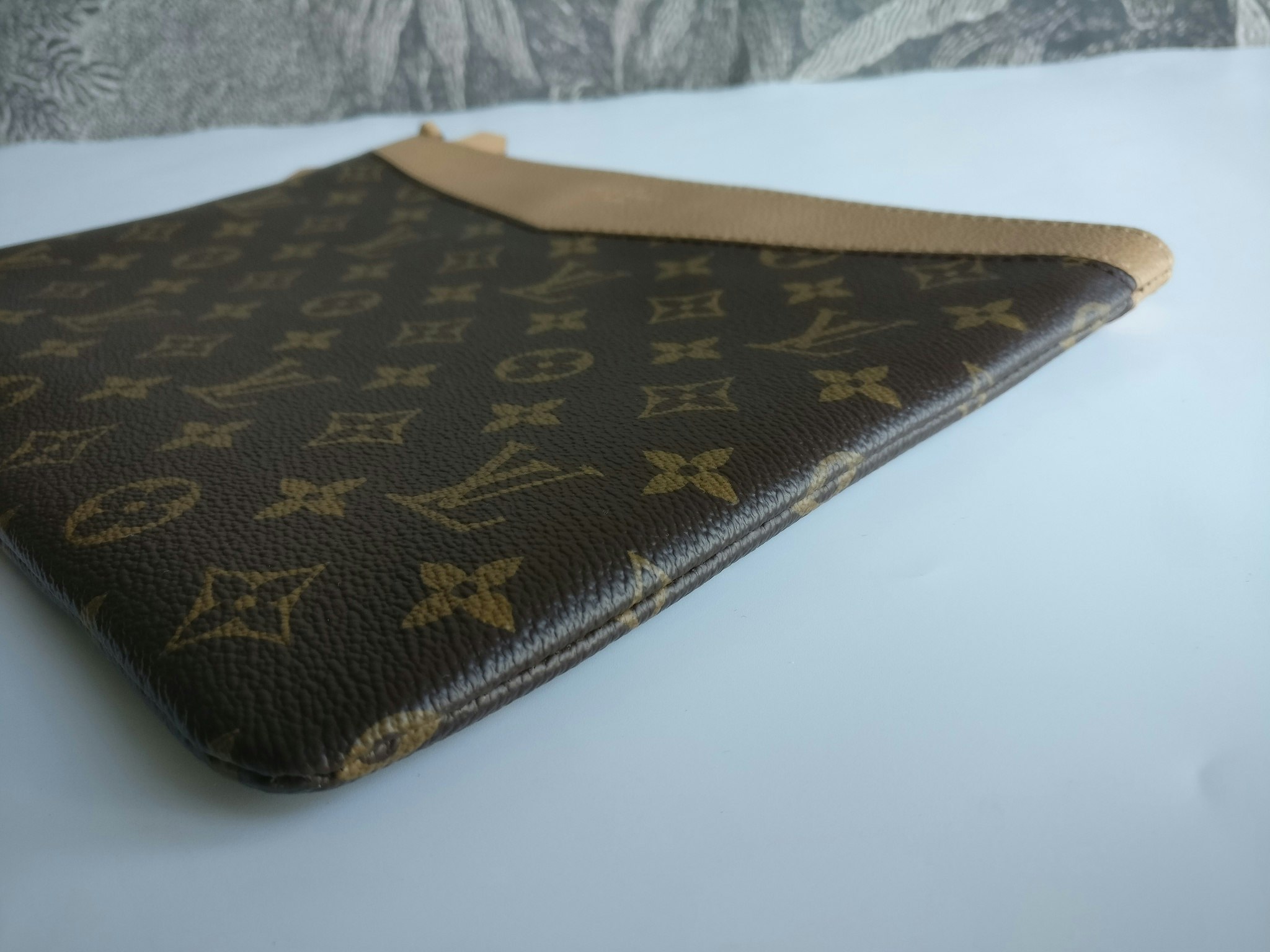 Louis Vuitton Daily pouch sesame