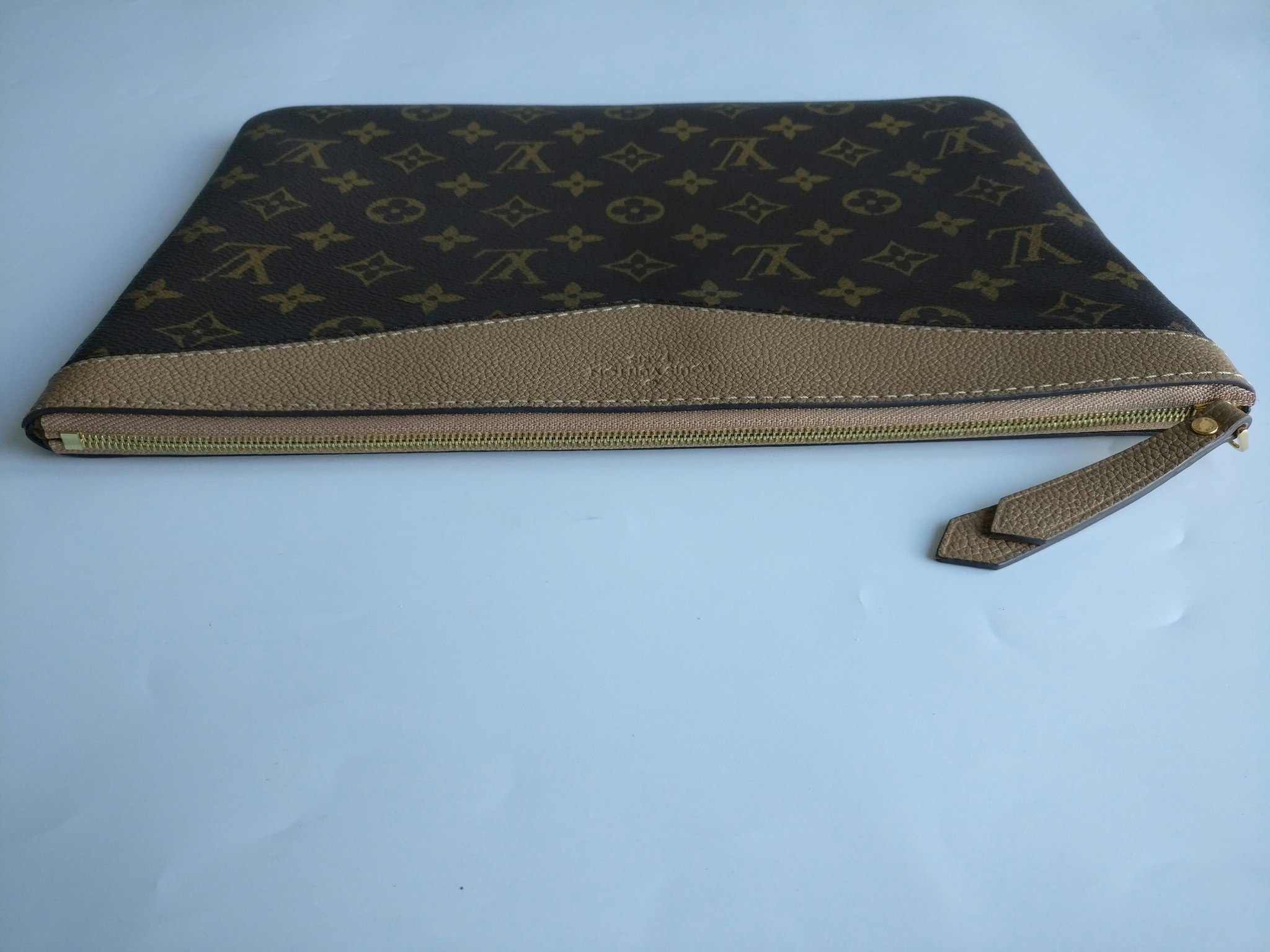 Louis Vuitton Daily pouch sesame