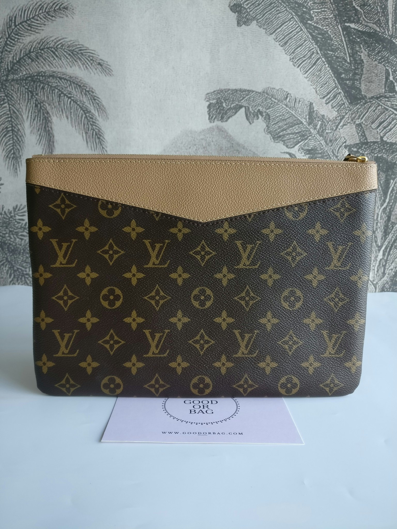 Louis Vuitton Daily pouch sesame