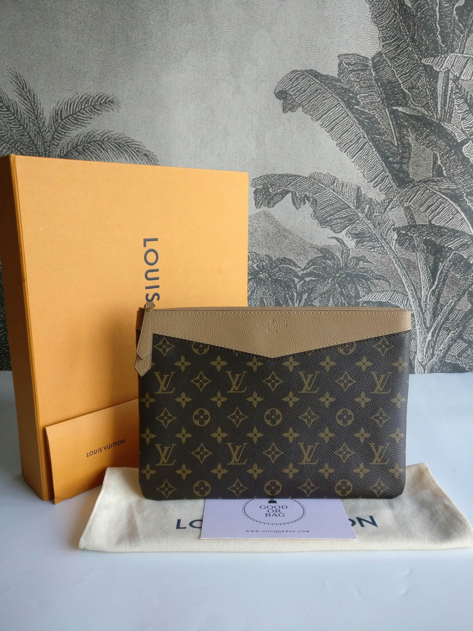 Louis Vuitton Daily pouch sesame