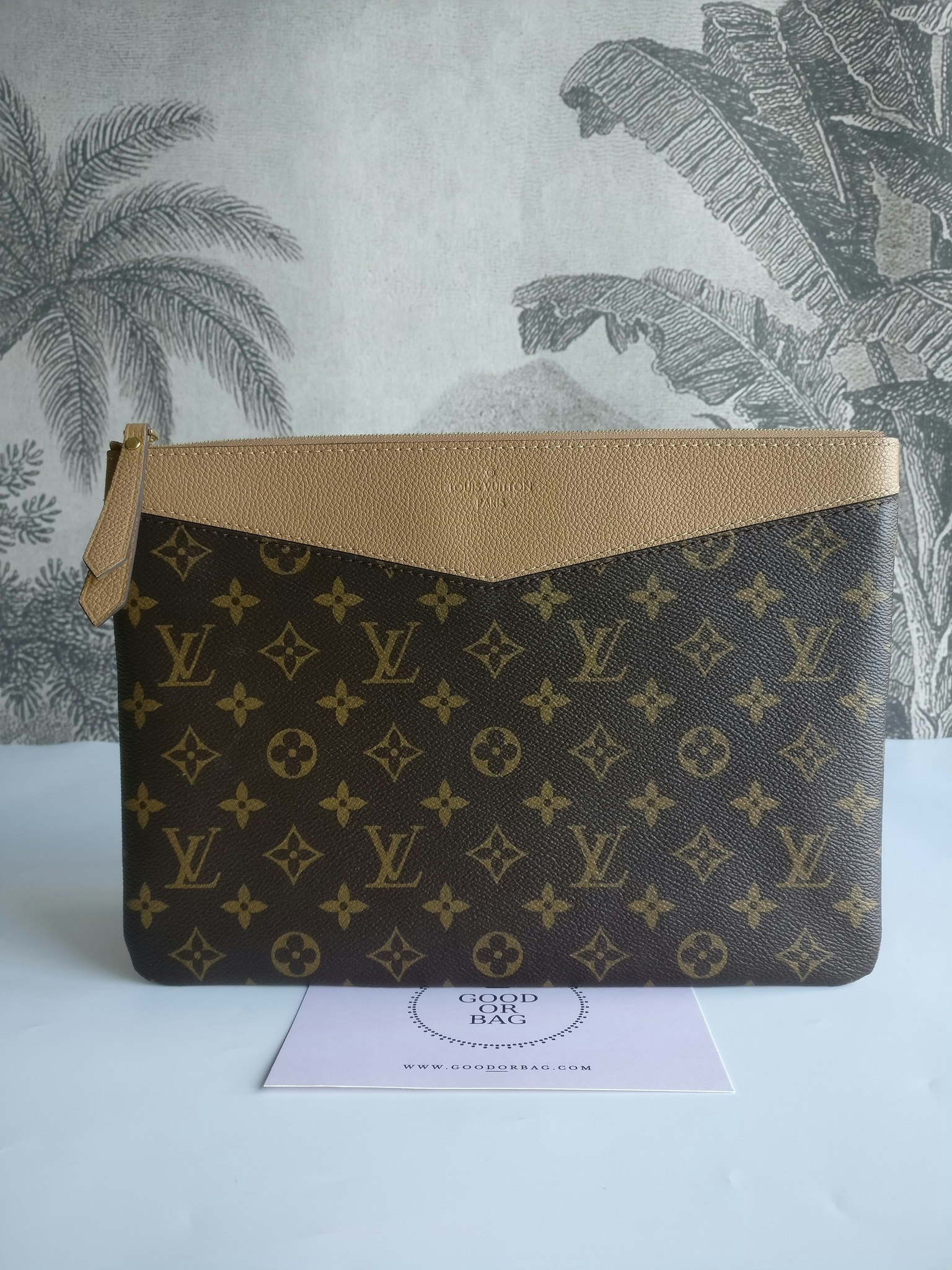 Louis Vuitton Daily pouch sesame