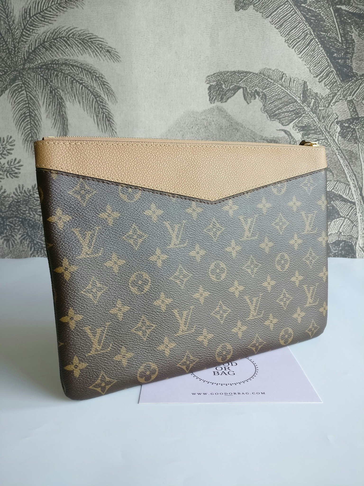 Louis Vuitton Daily pouch sesame