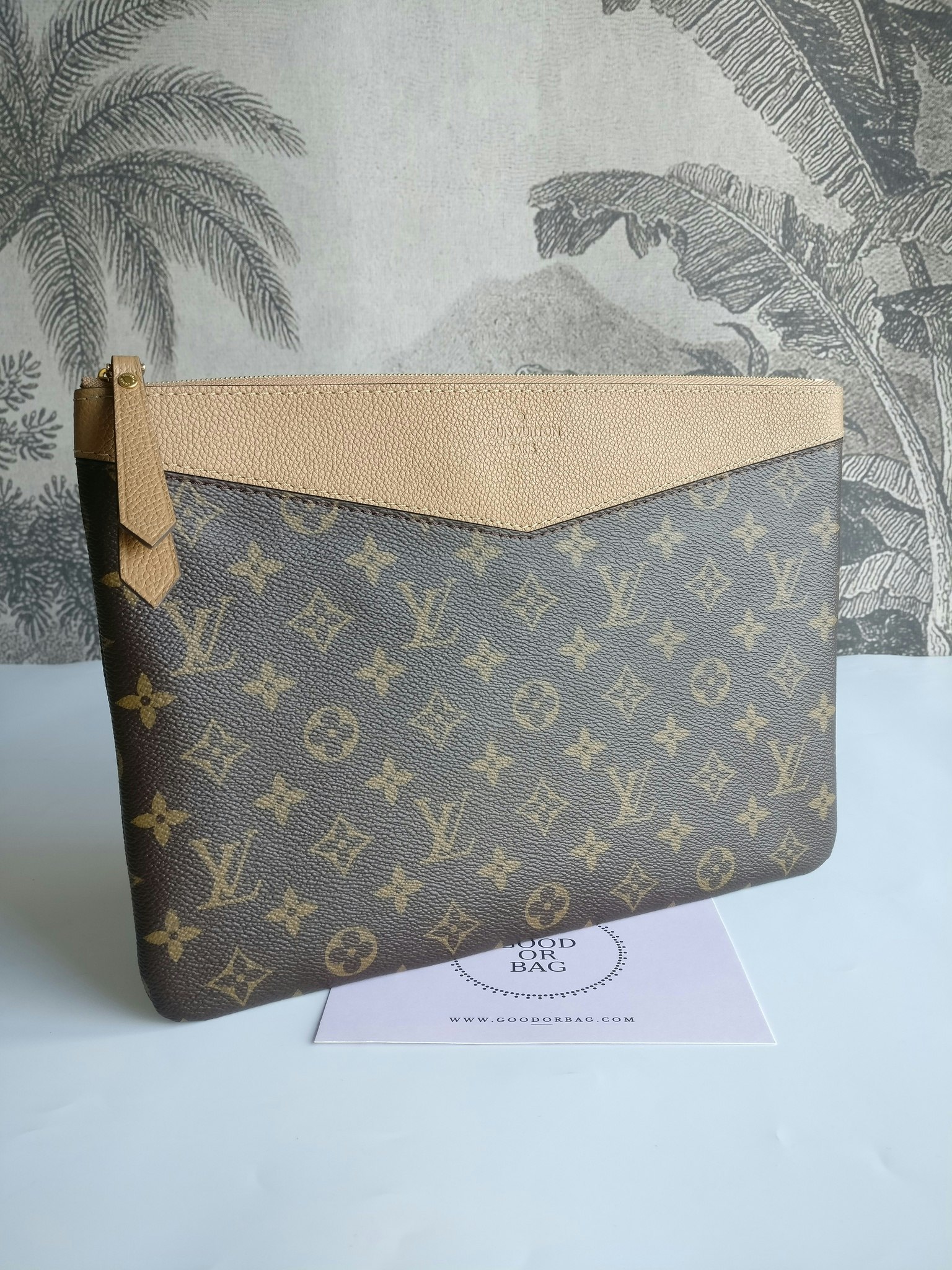 Louis Vuitton Daily pouch sesame