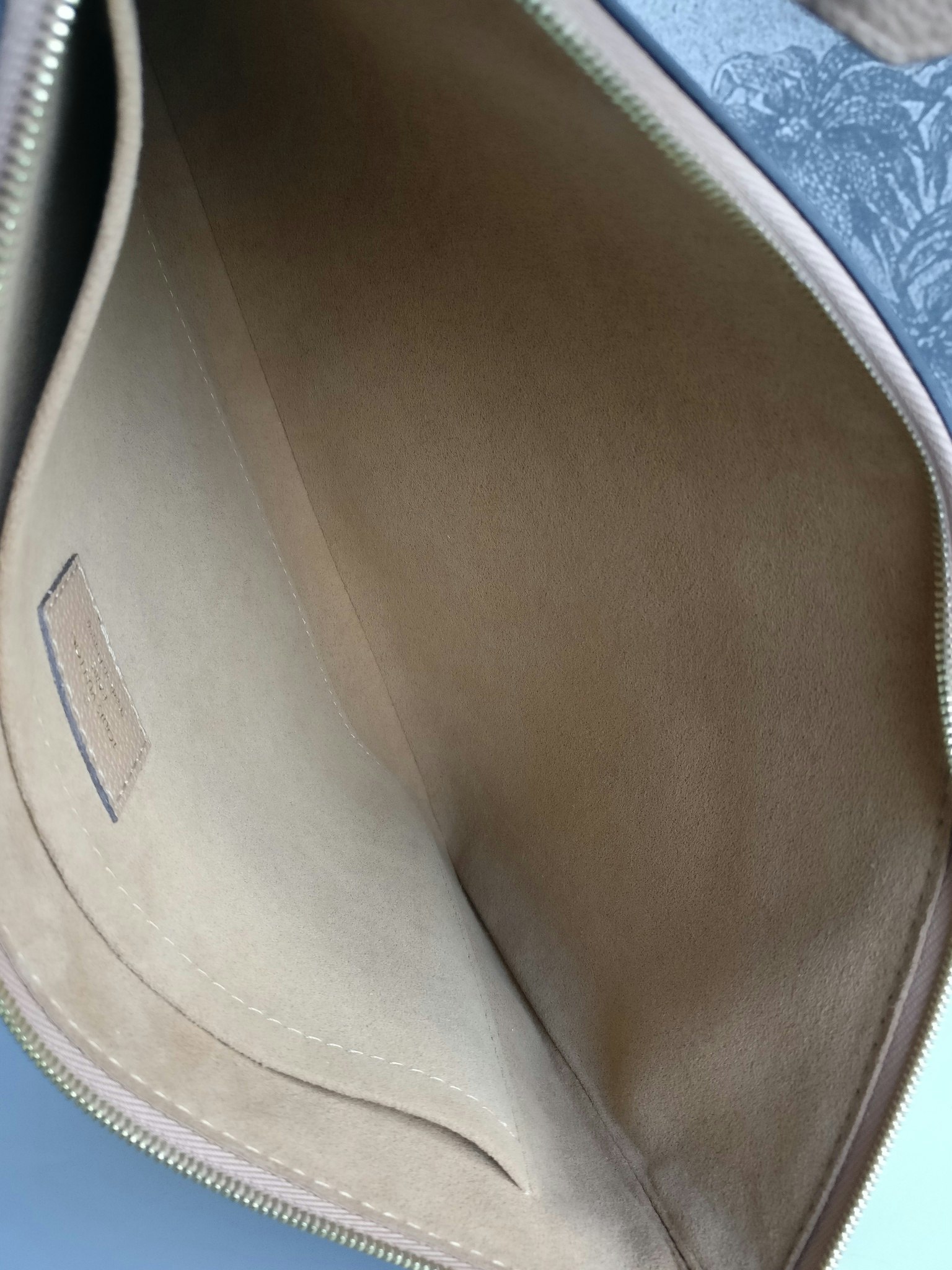 Louis Vuitton Daily pouch sesame