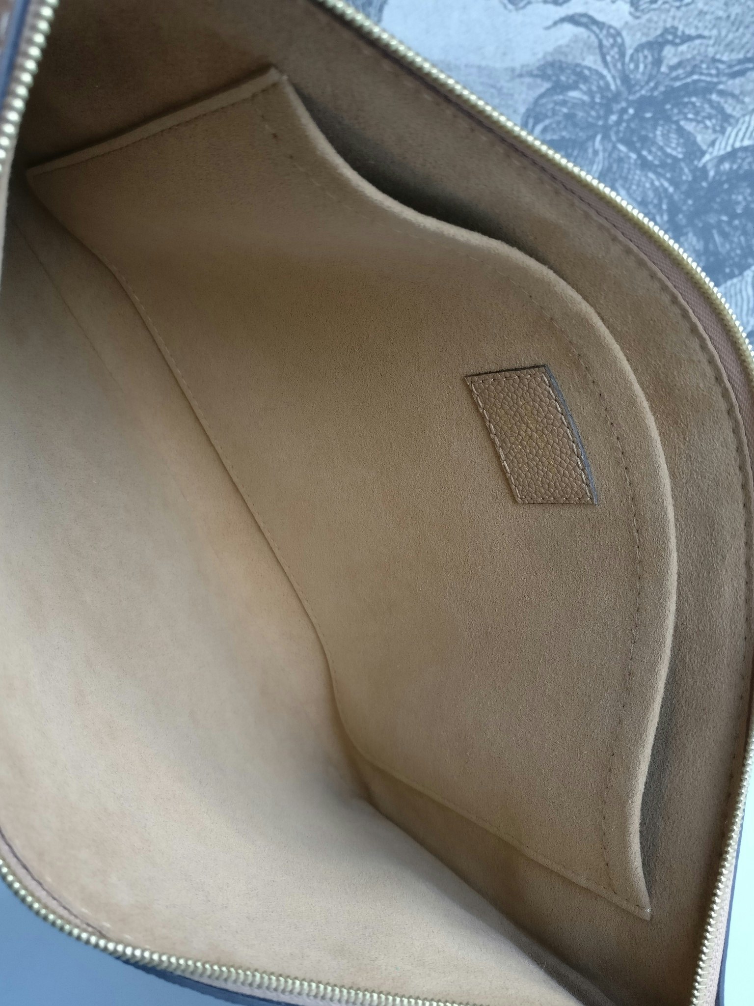 Louis Vuitton Daily pouch sesame