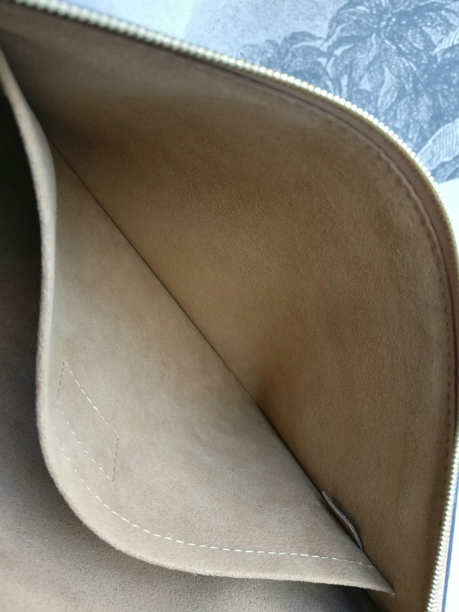 Louis Vuitton Daily pouch sesame