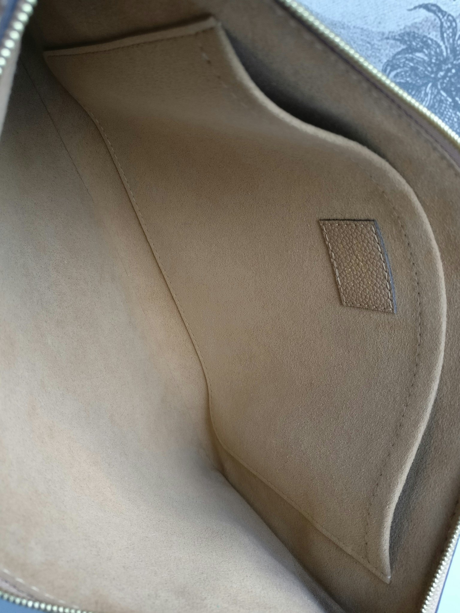 Louis Vuitton Daily pouch sesame