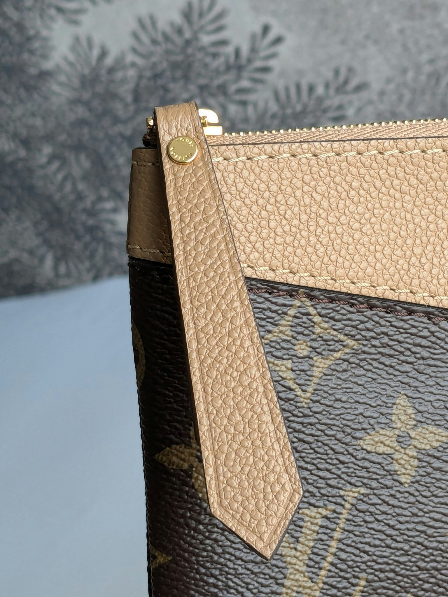 Louis Vuitton Daily pouch sesame
