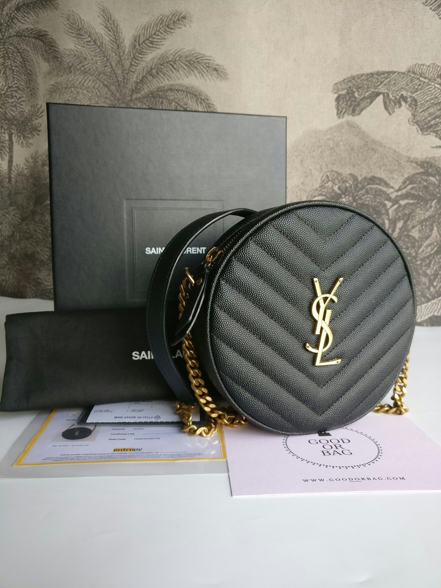 Saint Laurent Round Bag grain de poudre