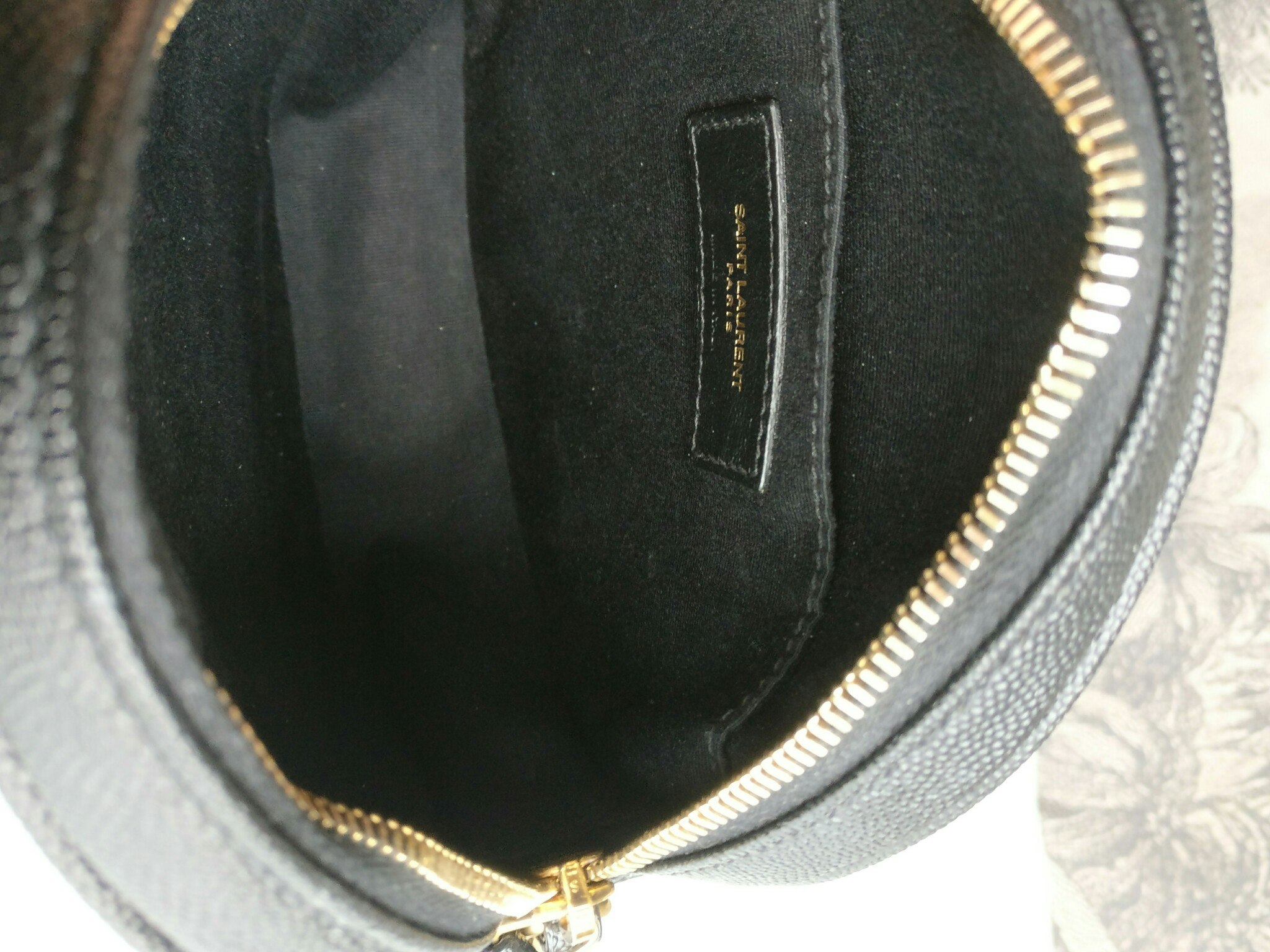 Saint Laurent Round Bag grain de poudre