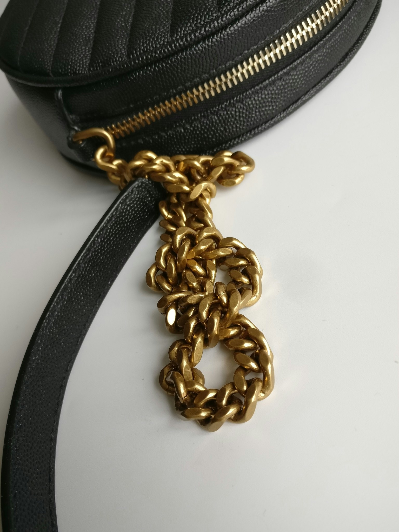 Saint Laurent Round Bag grain de poudre