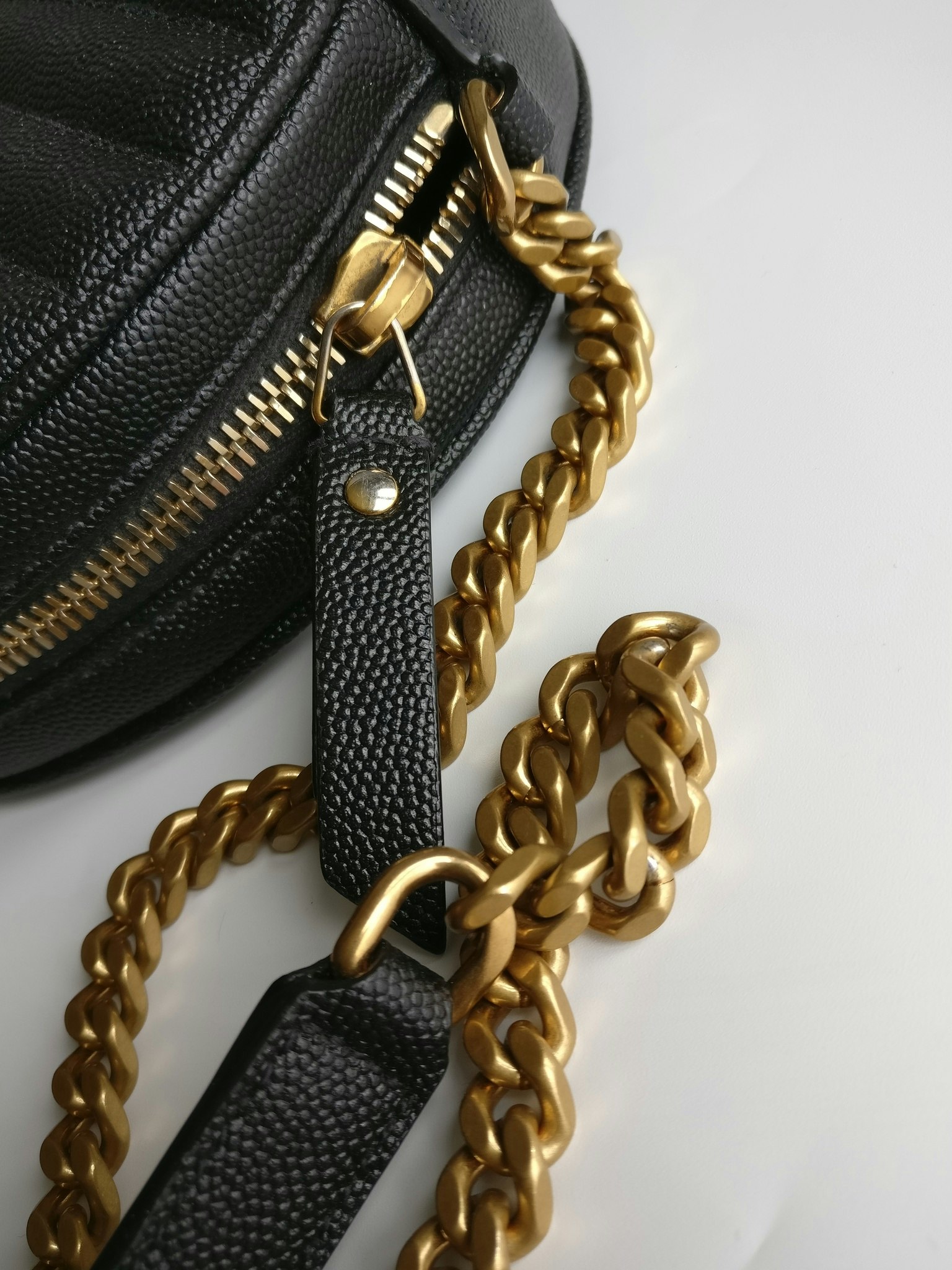 Saint Laurent Round Bag grain de poudre