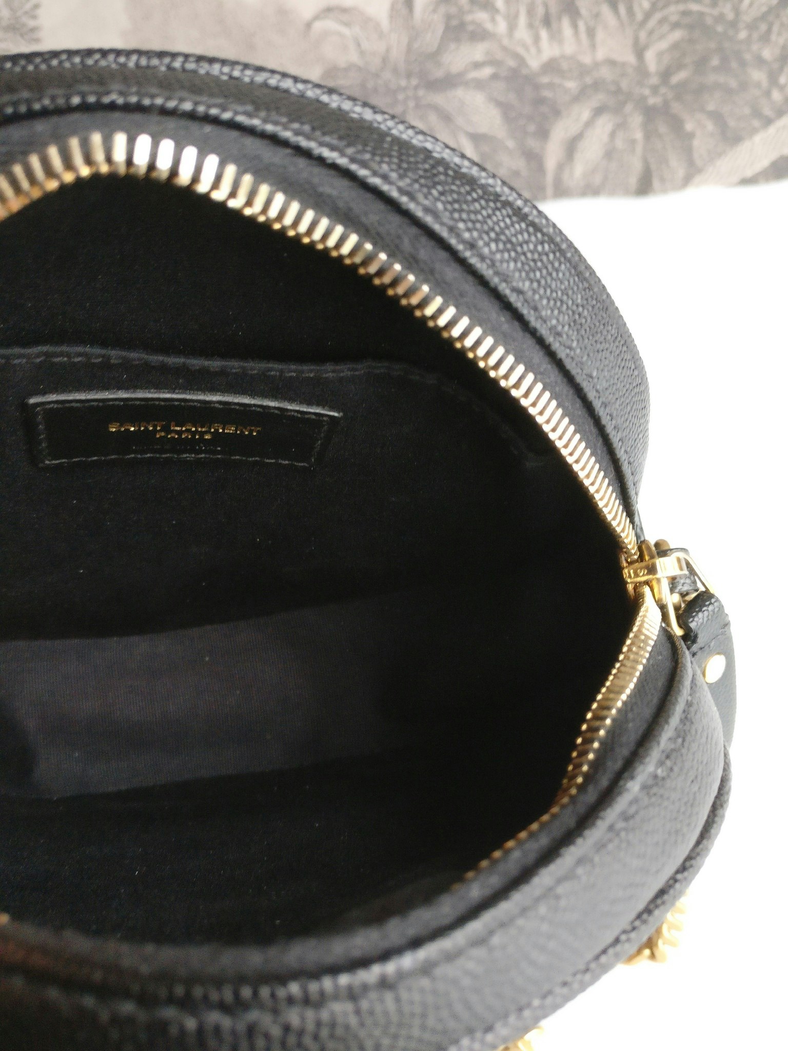 Saint Laurent Round Bag grain de poudre