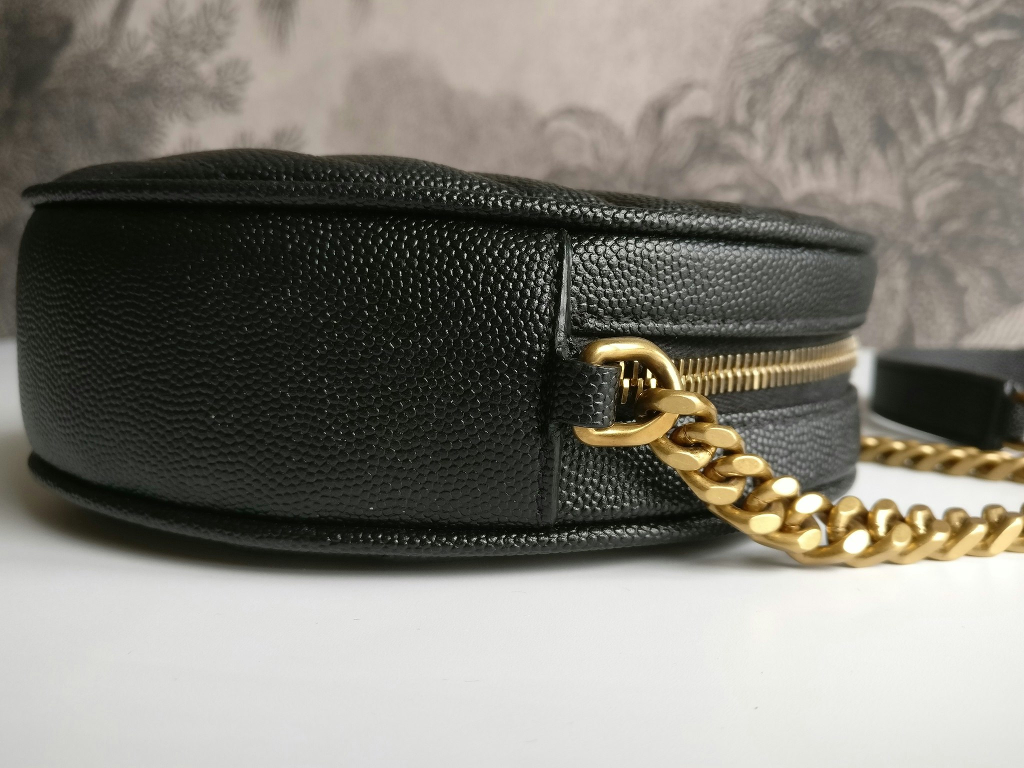 Saint Laurent Round Bag grain de poudre