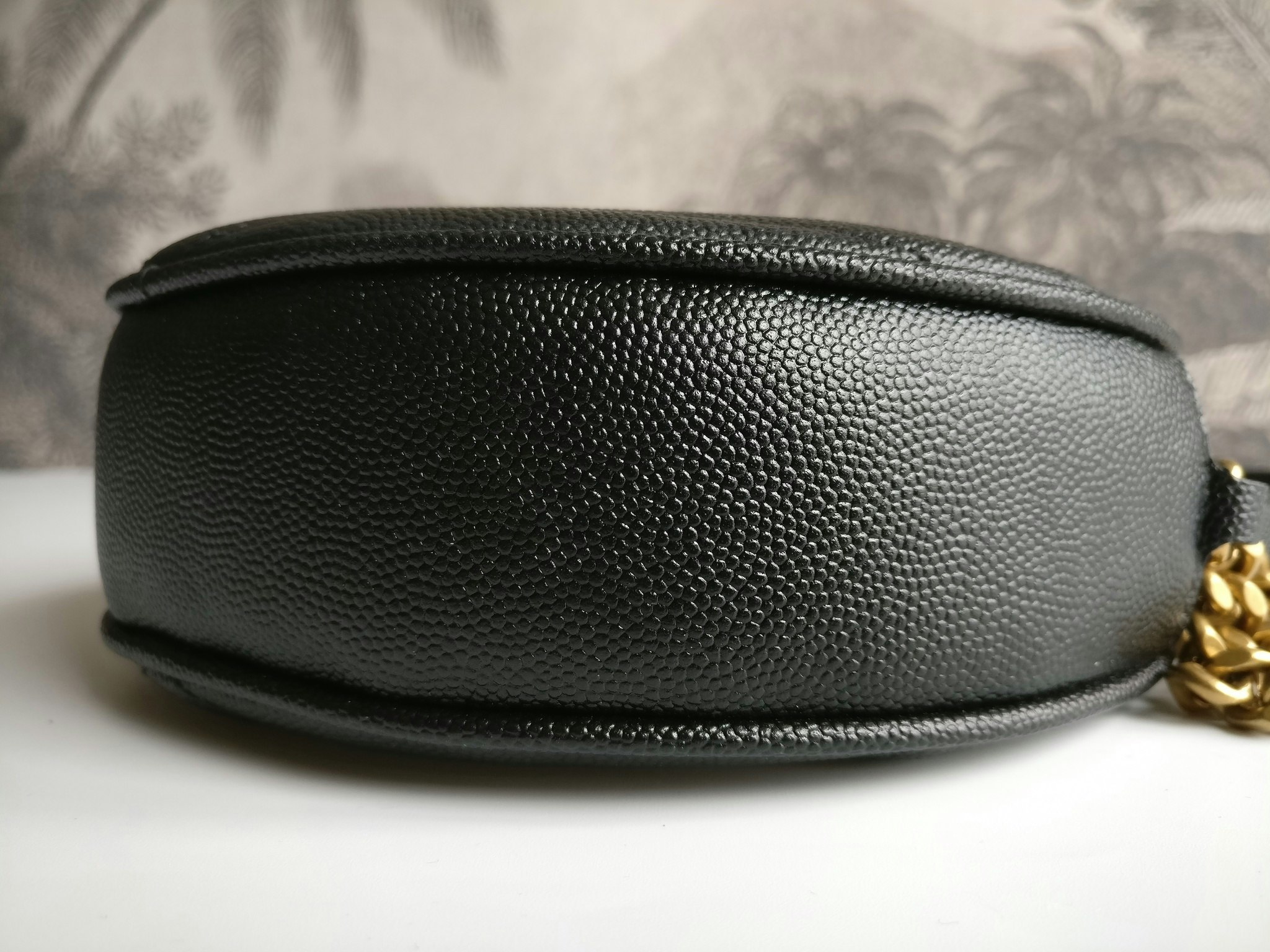 Saint Laurent Round Bag grain de poudre