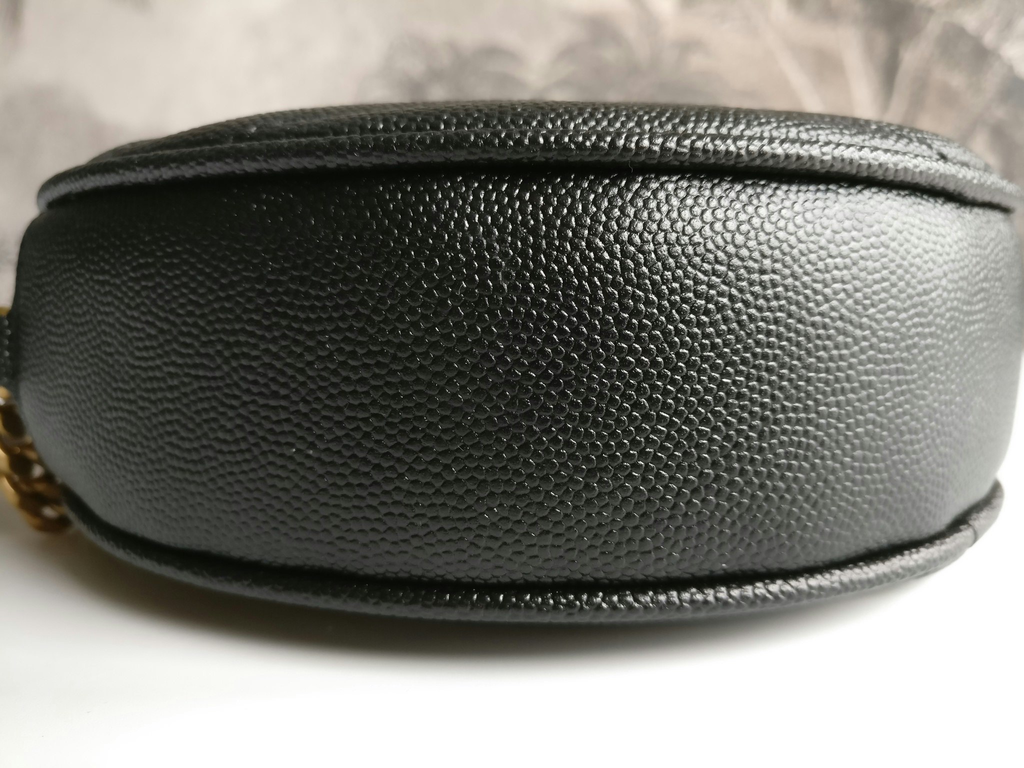Saint Laurent Round Bag grain de poudre