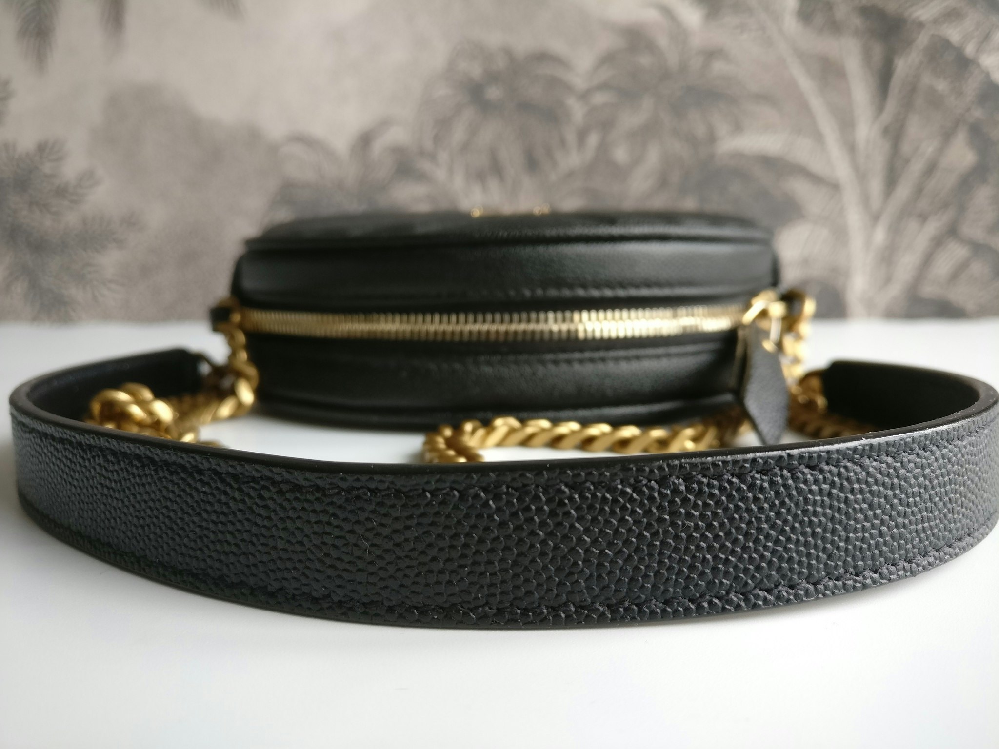 Saint Laurent Round Bag grain de poudre