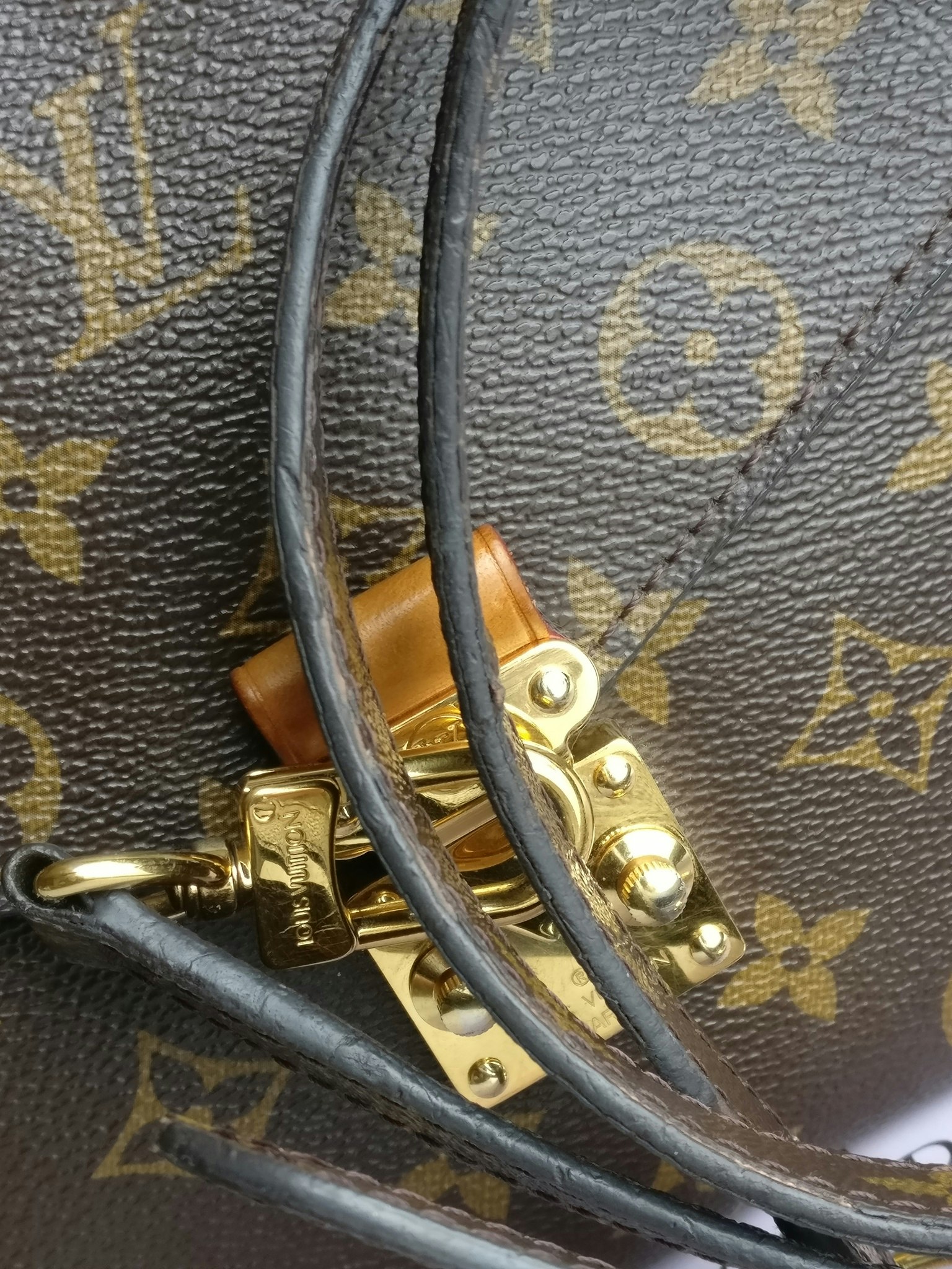 Louis Vuitton Pochette Metis
